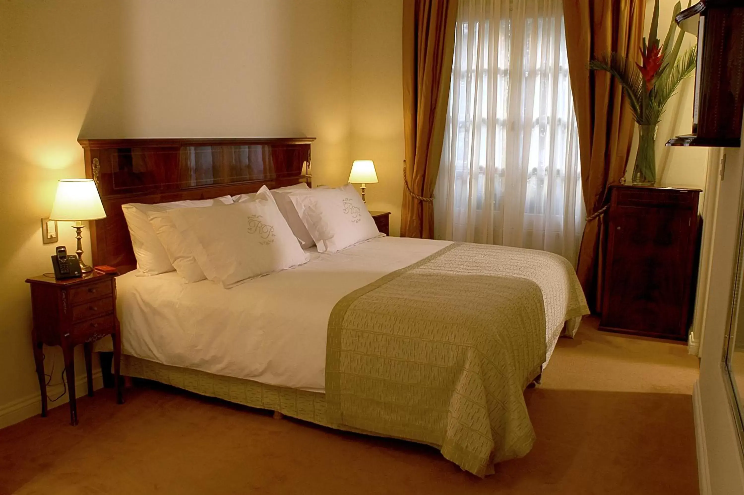 Photo of the whole room, Bed in Melia Recoleta Plaza Hotel