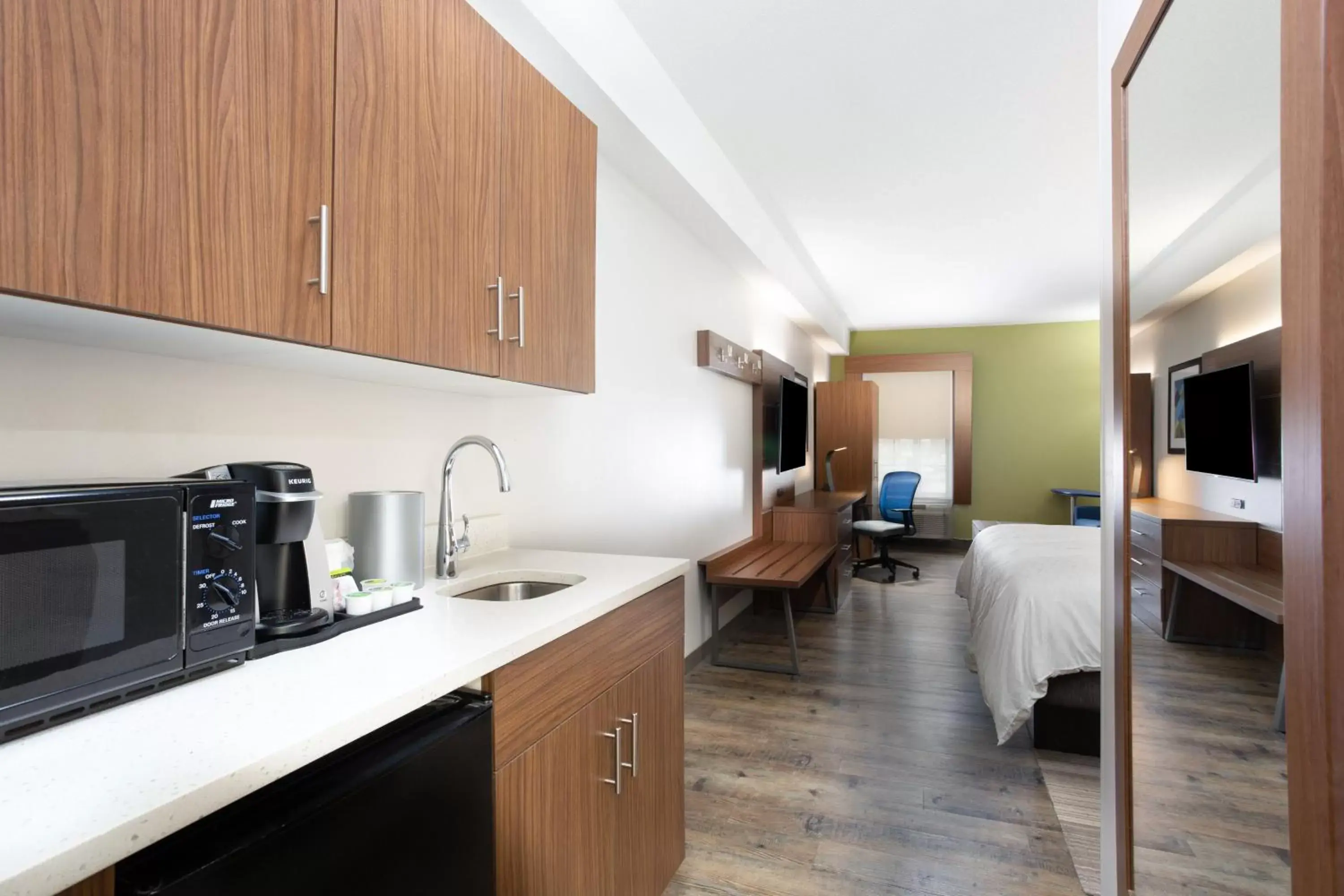 Photo of the whole room, Kitchen/Kitchenette in Holiday Inn Express & Suites - Morehead City, an IHG Hotel