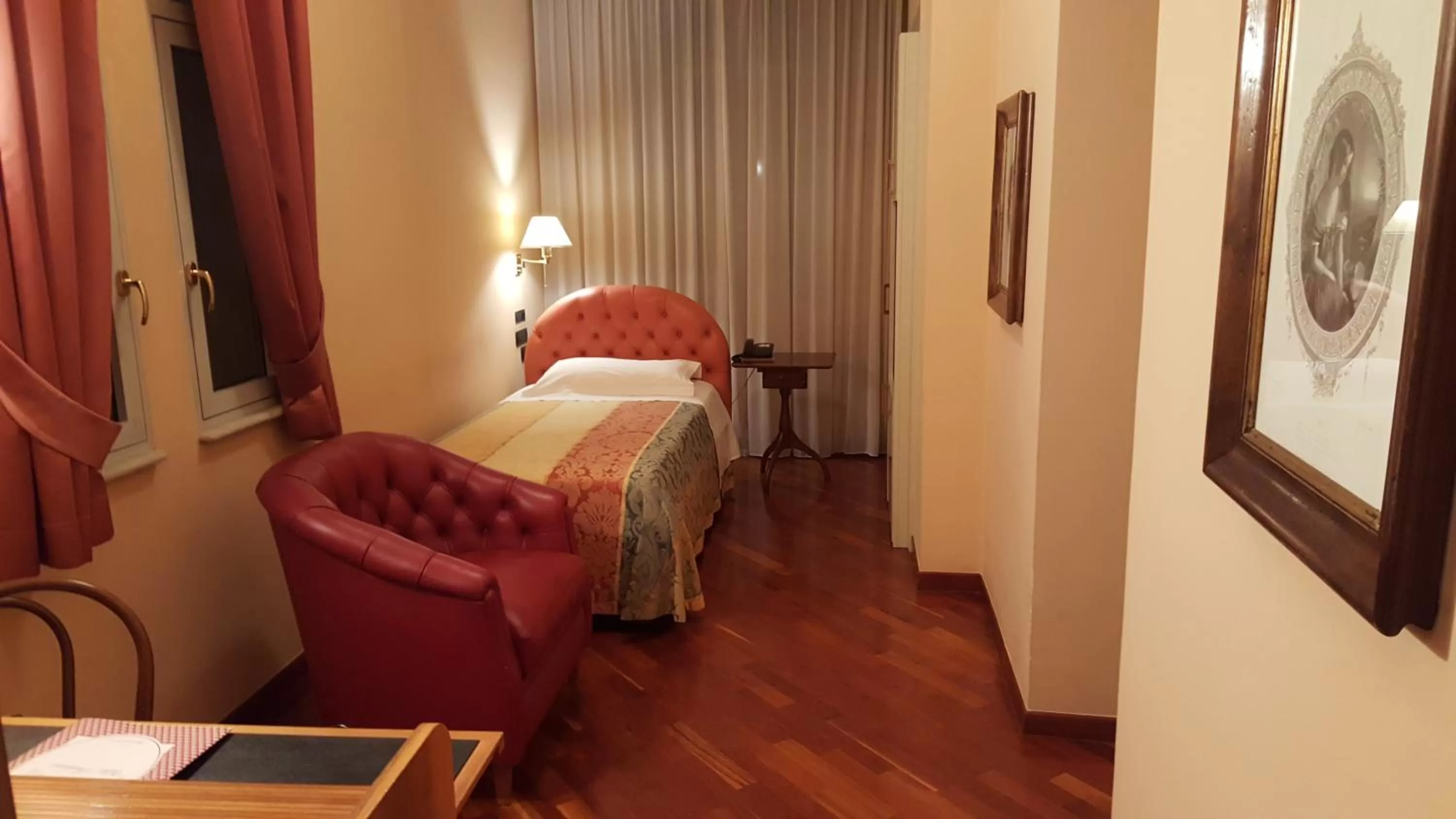 Photo of the whole room, Bed in Hotel Villa Traiano