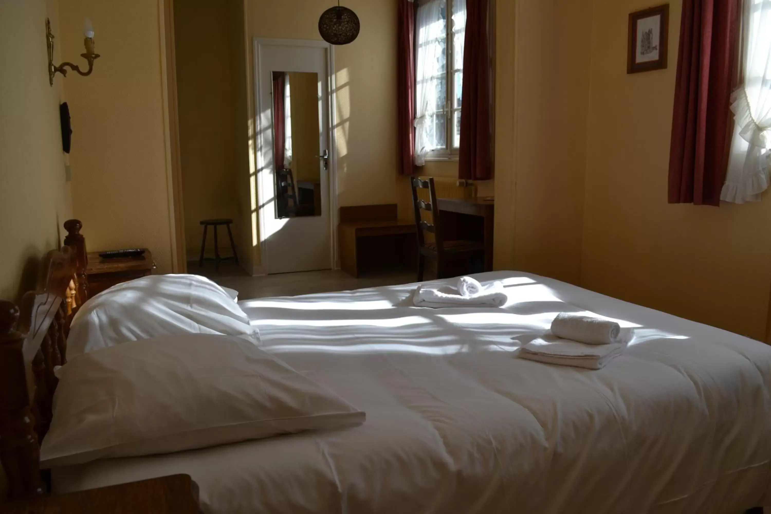 Bedroom, Bed in Le Lanthenay