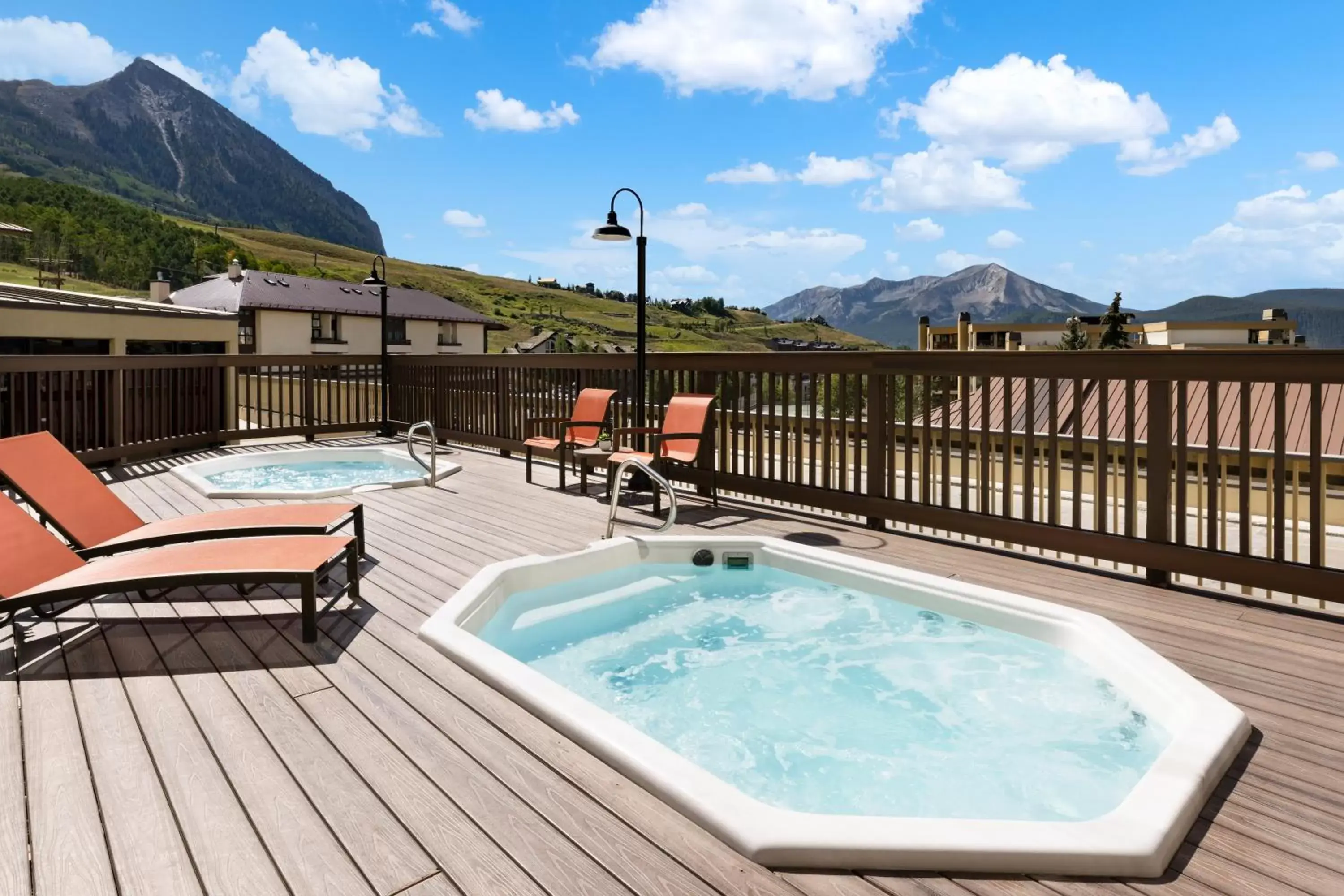 Hot Tub, Swimming Pool in Elevation Hotel & Spa