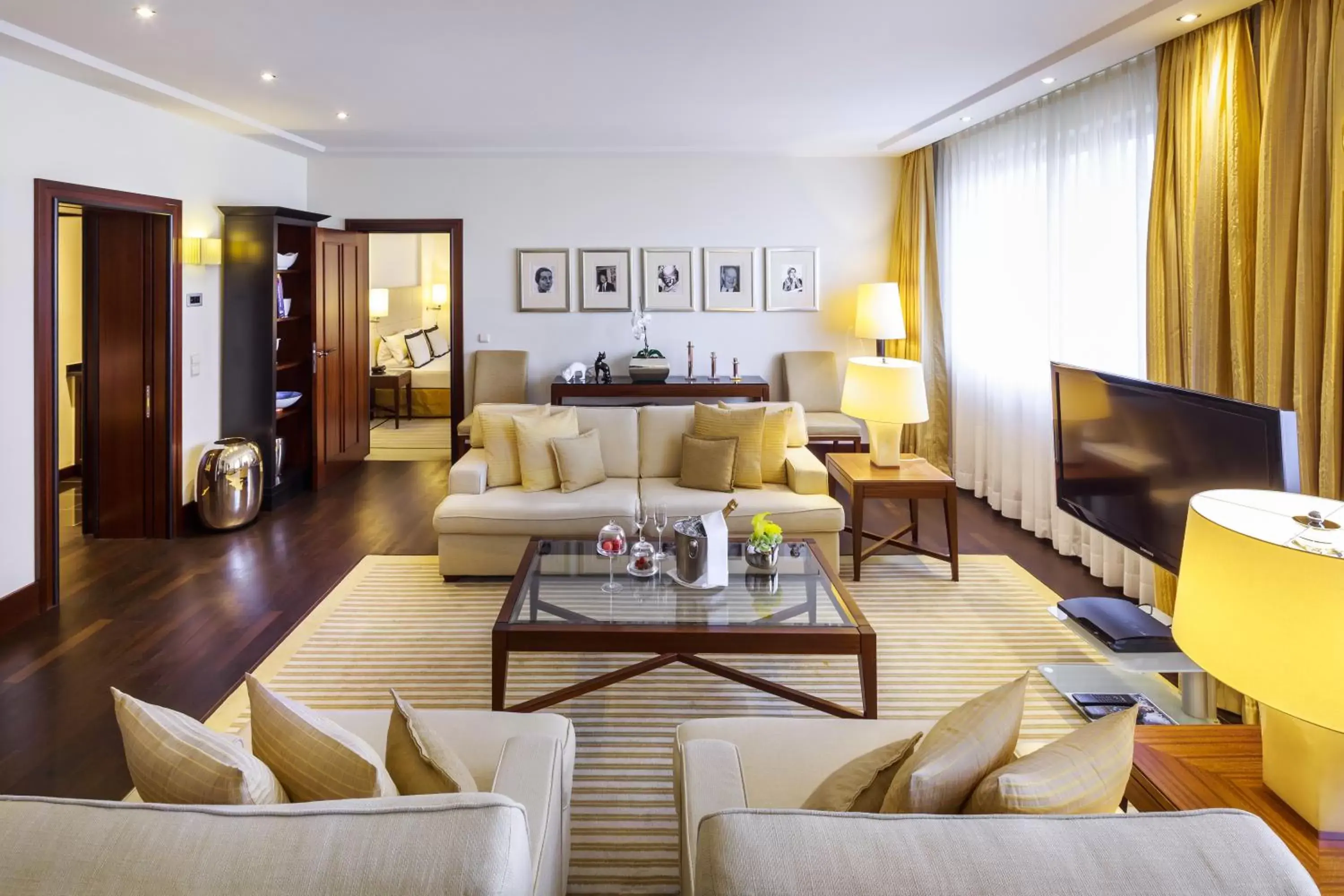 Living room, Seating Area in Hotel Bristol Berlin