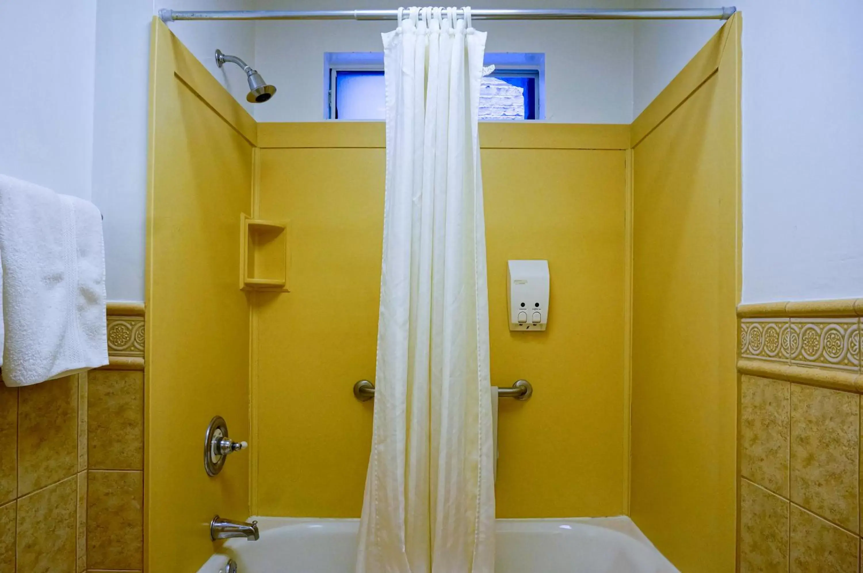 Bathroom in Grant Hotel