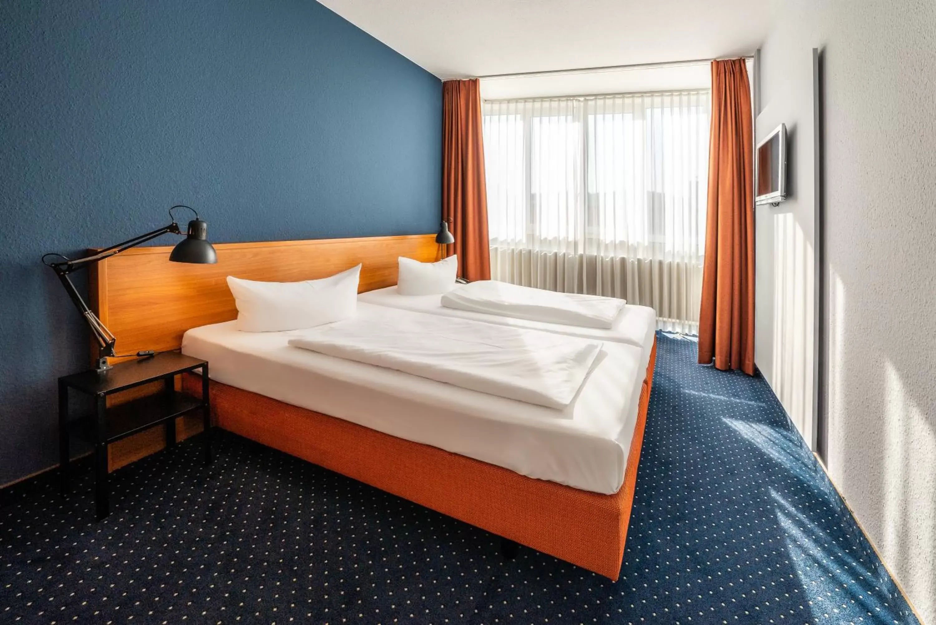 Photo of the whole room, Bed in ACHAT Hotel Dresden Altstadt