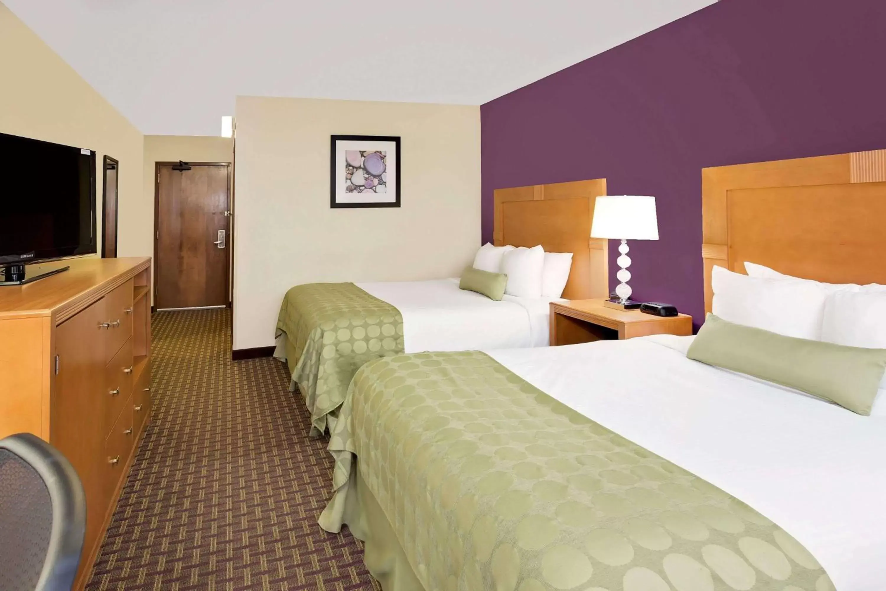 Photo of the whole room, Bed in Ramada by Wyndham Marquette