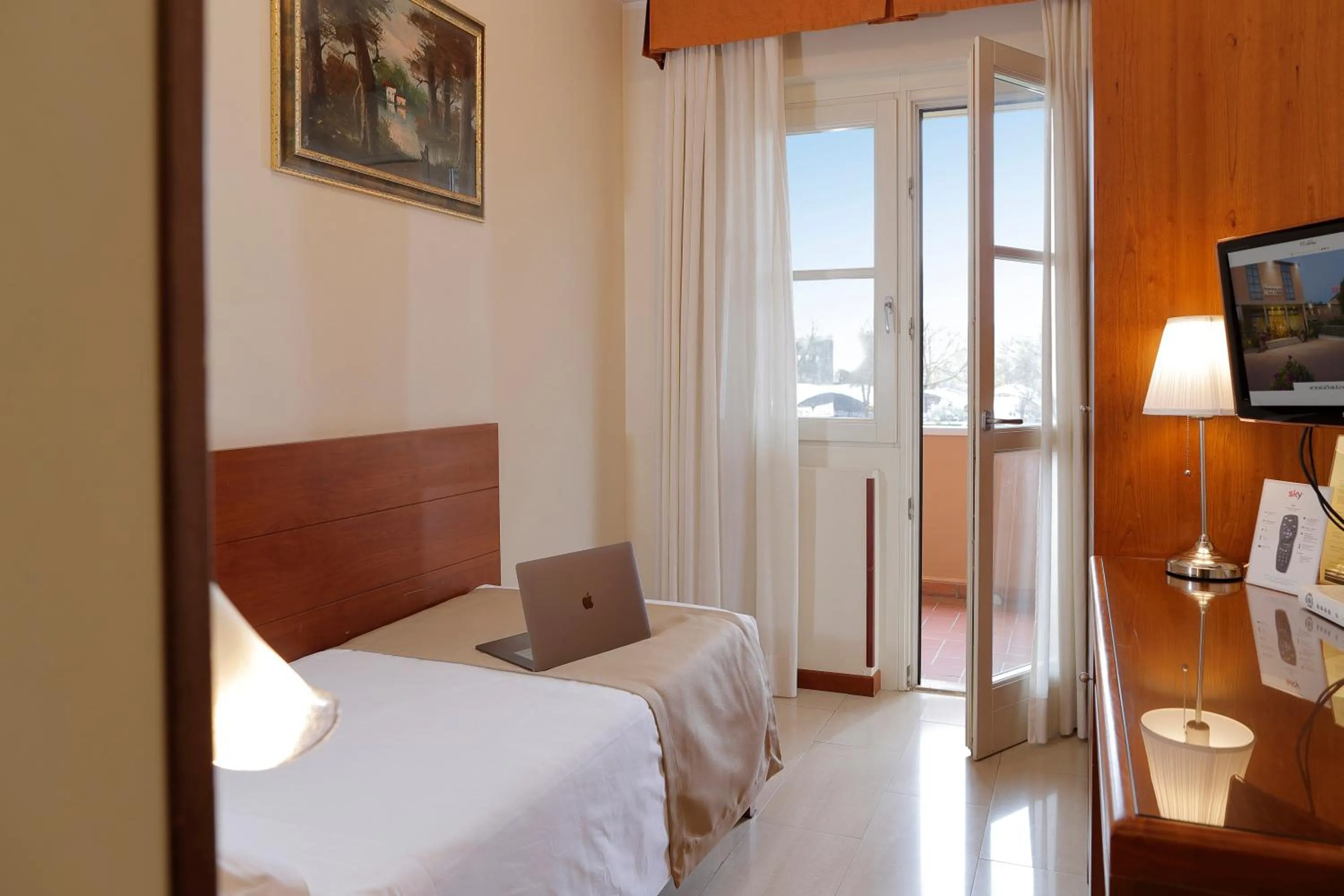 Bed in Hotel Michelangelo