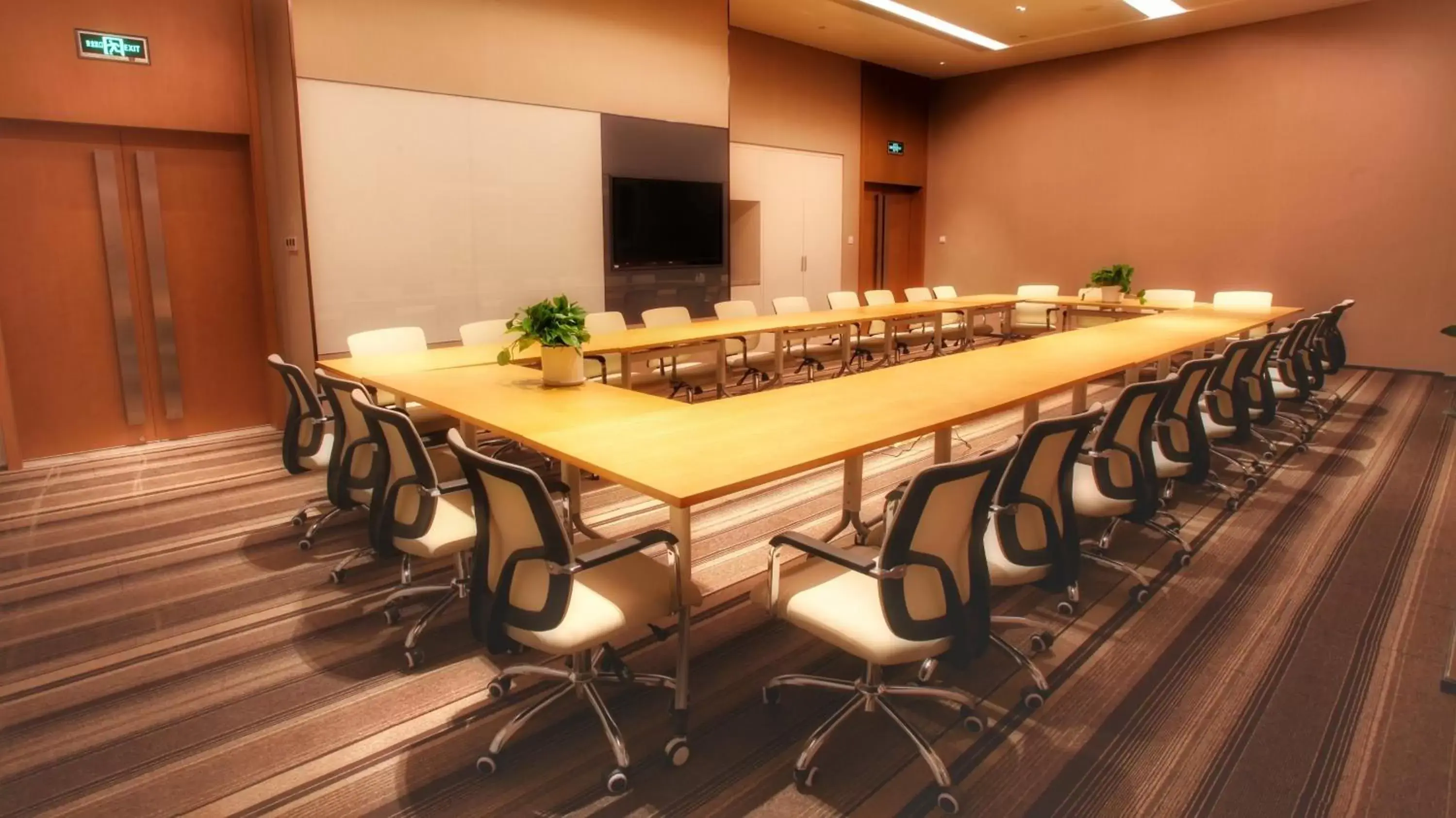 Meeting/conference room in Holiday Inn Express Suzhou New District, an IHG Hotel