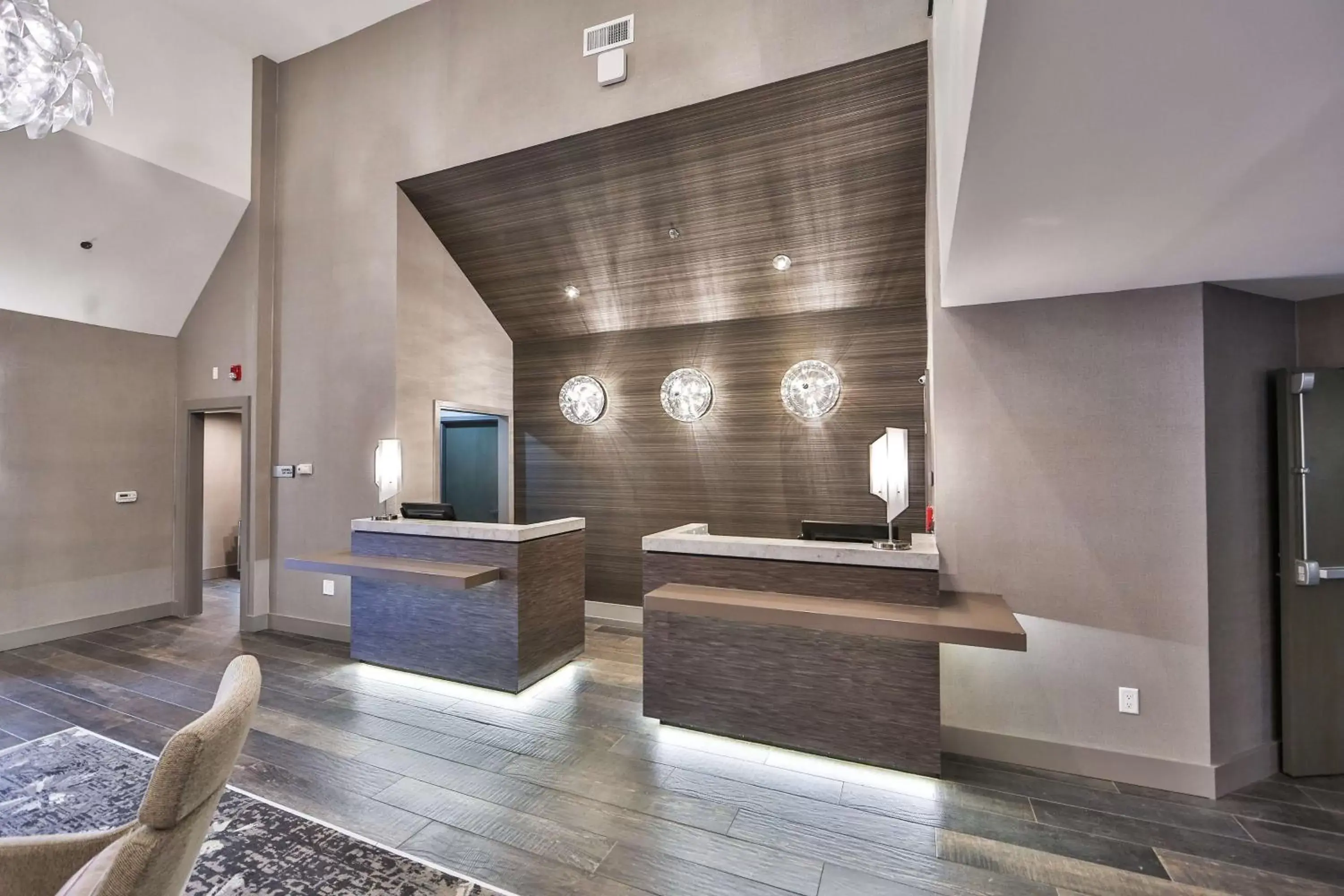 Lobby or reception in DoubleTree by Hilton Atlanta Alpharetta-Windward Lobby or reception in DoubleTree by Hilton Atlanta Alpharetta-Windward