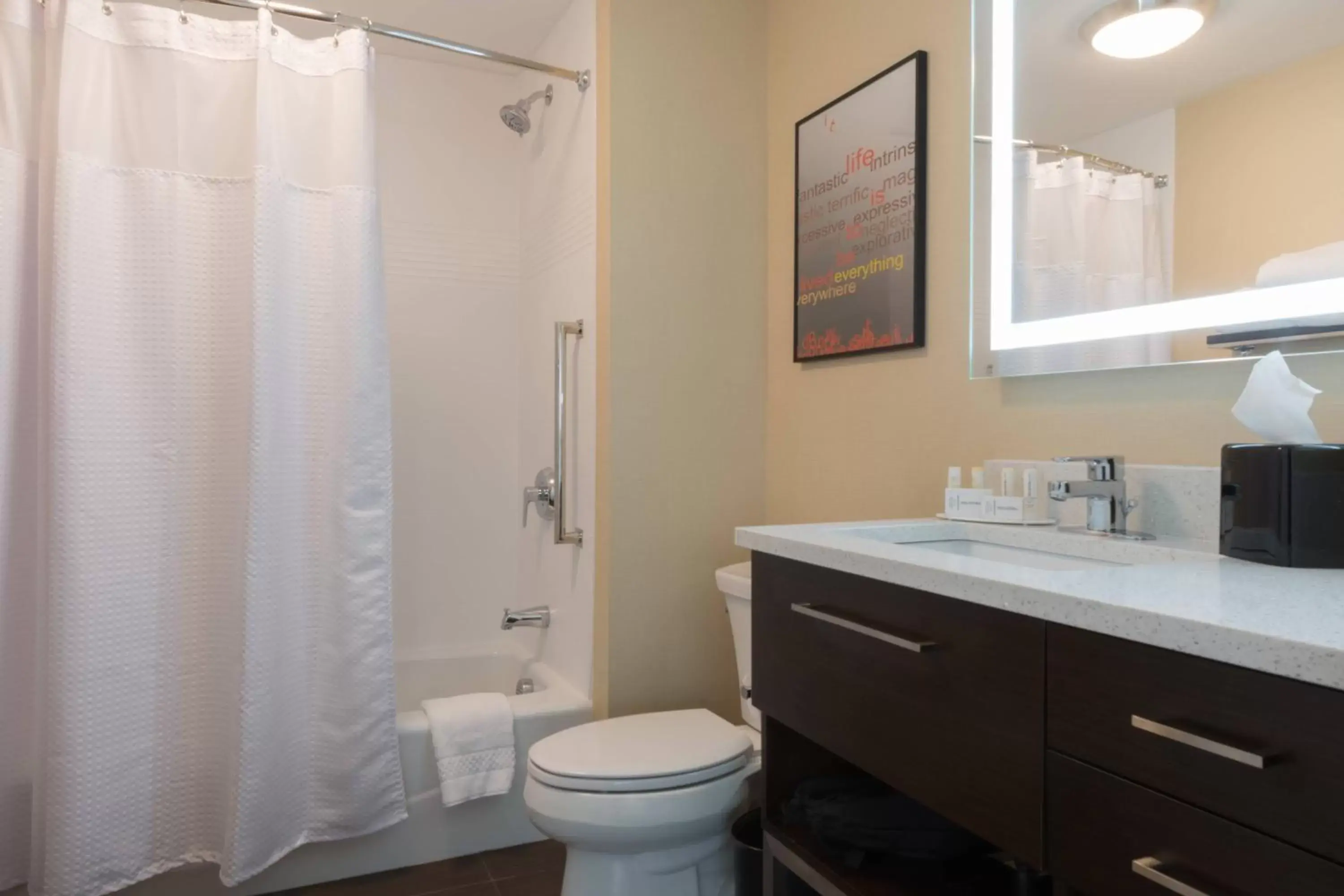 Bathroom in TownePlace Suites by Marriott Syracuse Clay
