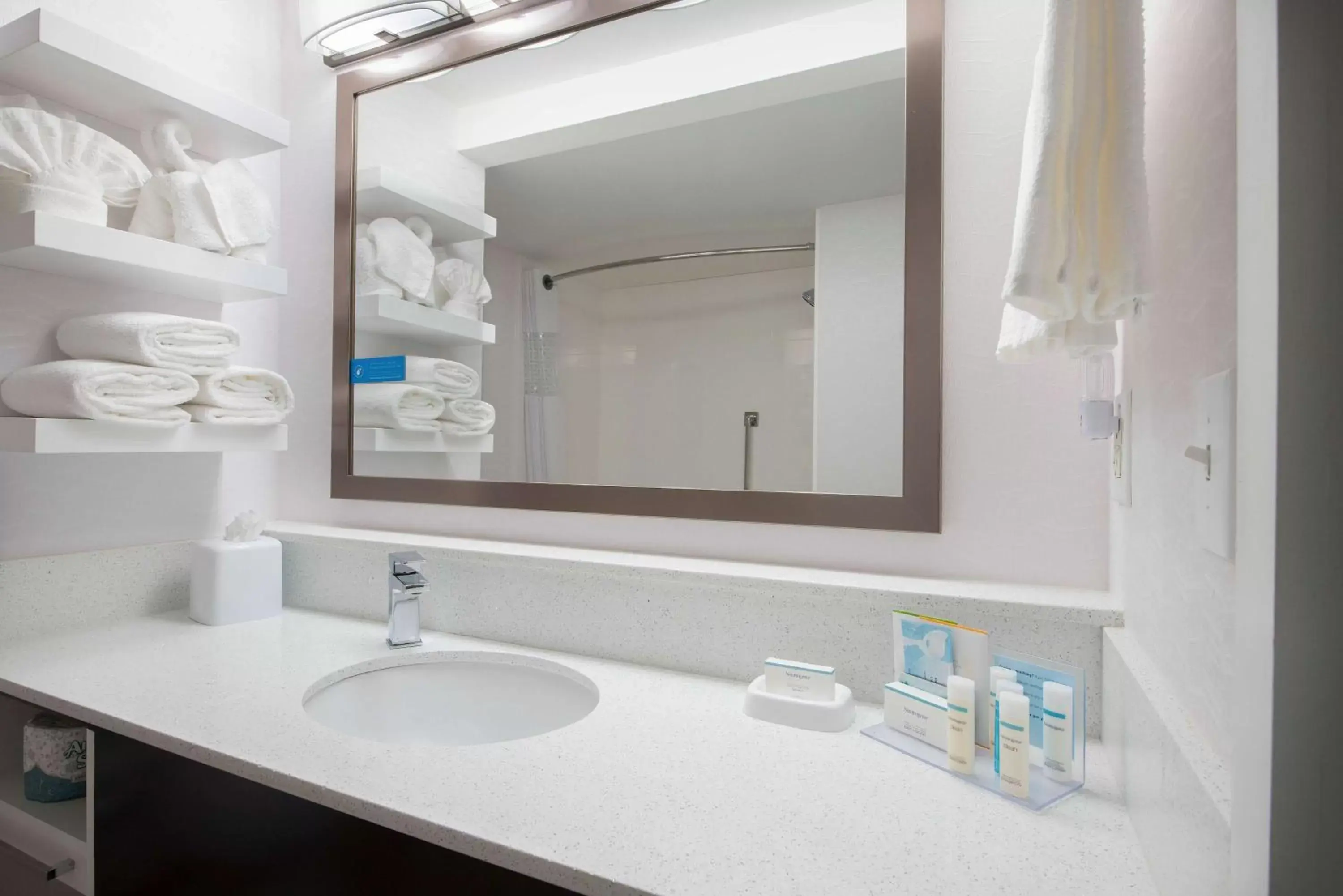 Bathroom in Hampton Inn & Suites Atlanta-Galleria Bathroom in Hampton Inn & Suites Atlanta-Galleria