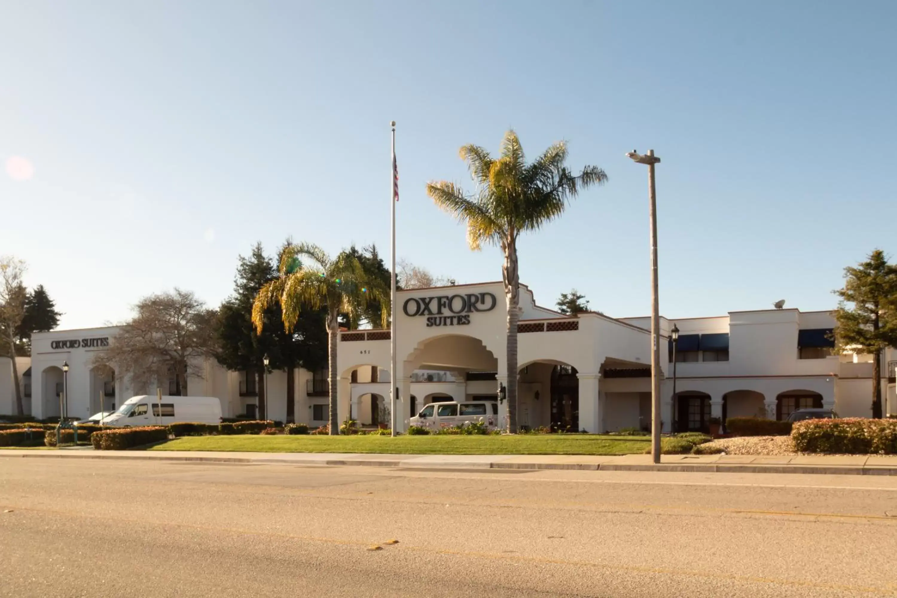 Property building in Oxford Suites Pismo Beach