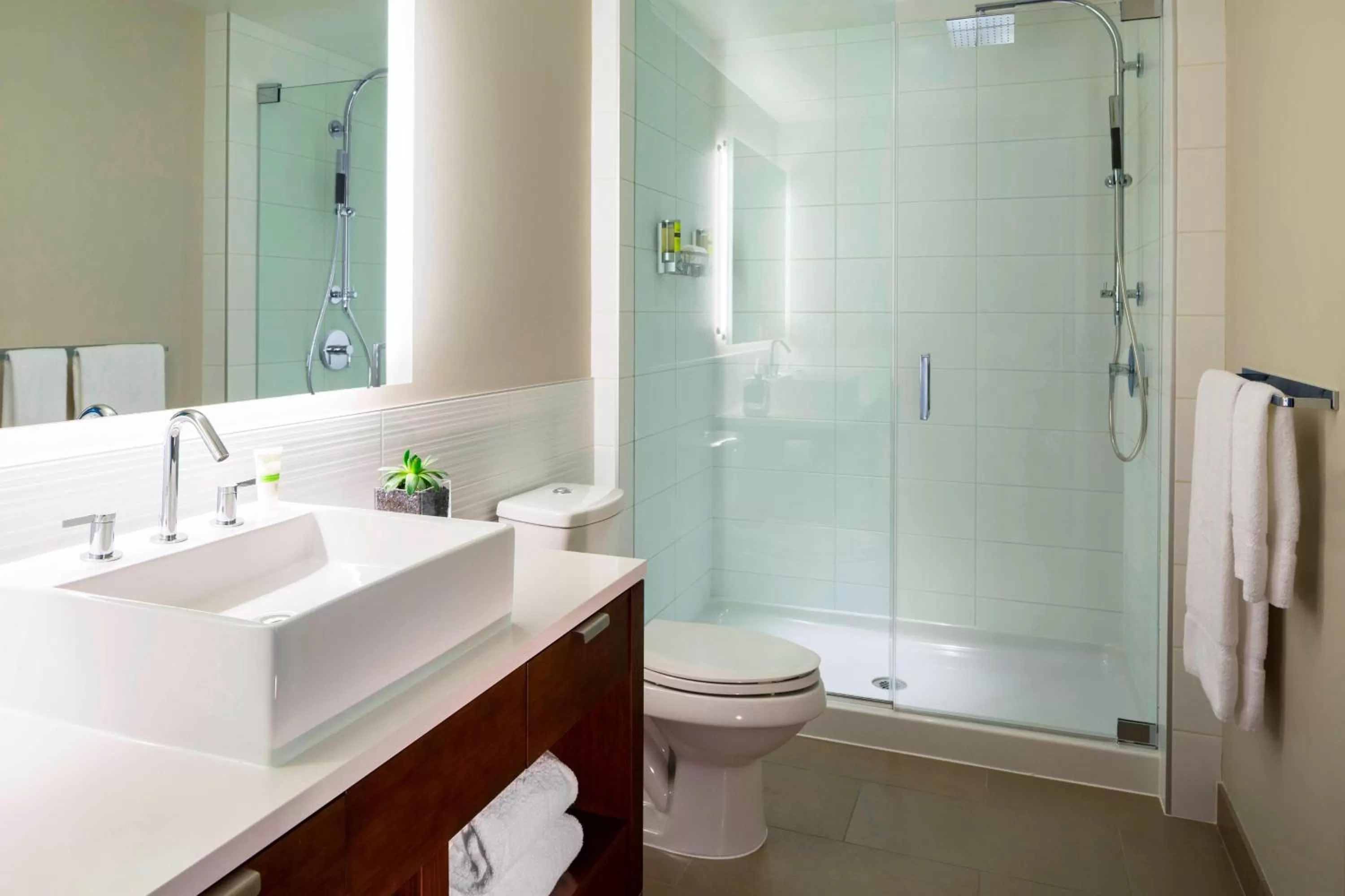 1 Bedroom Suite, 1 King, Sofa bed in Element Vancouver Metrotown