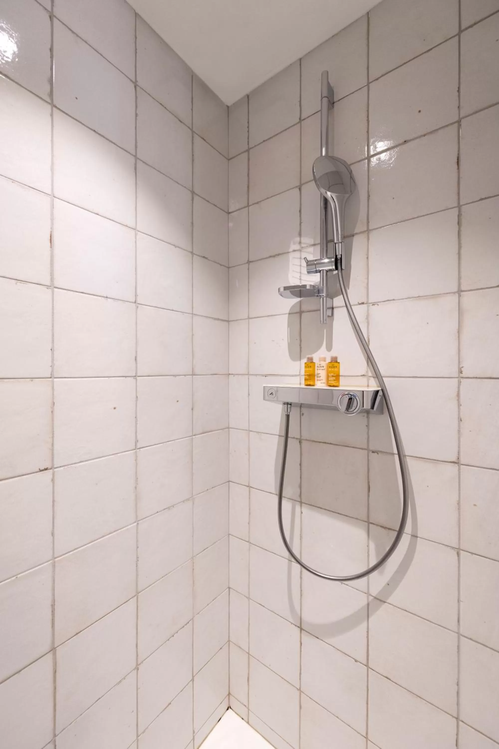 Shower, Bathroom in MiHotel Charité