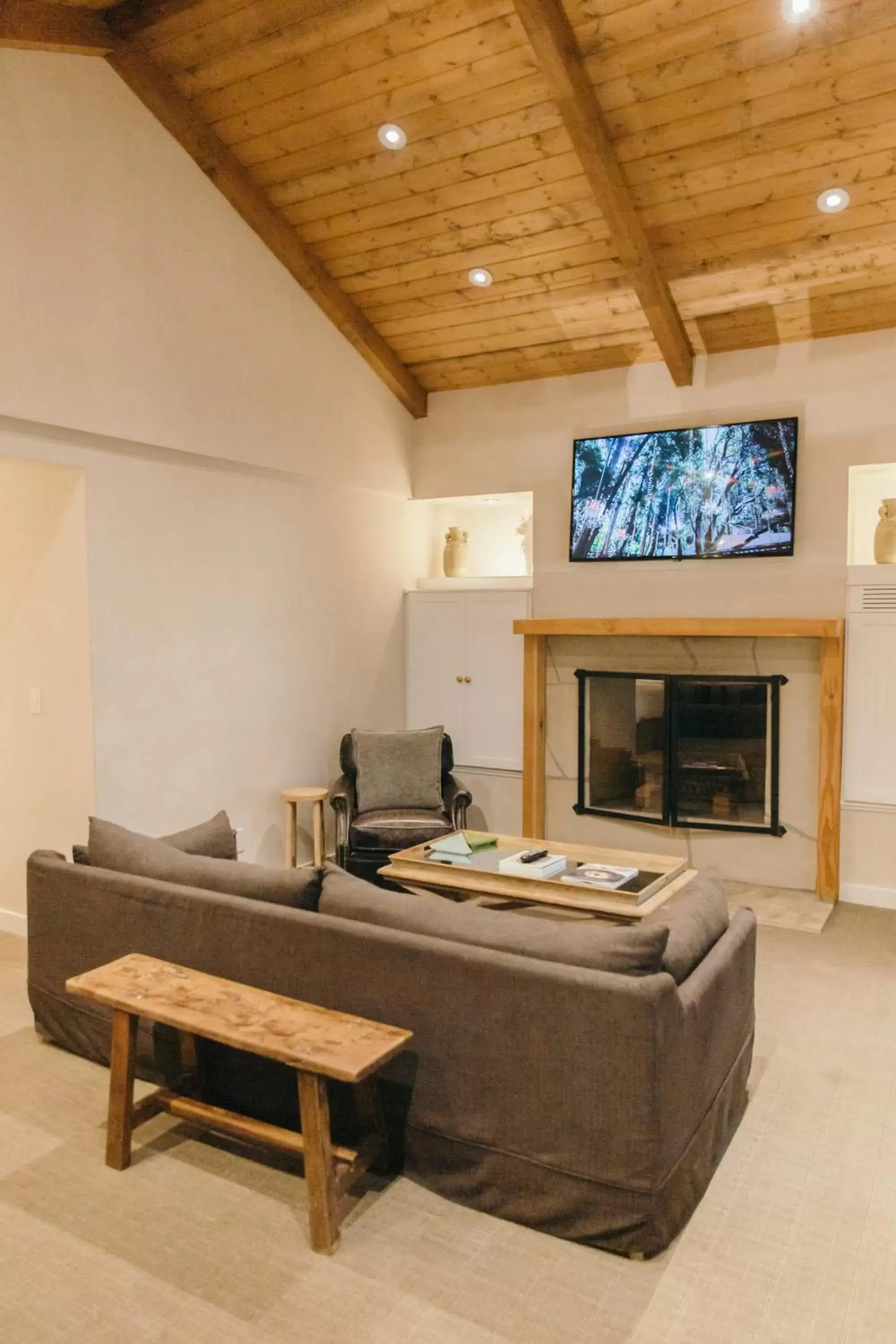 TV and multimedia, TV/Entertainment Center in Calamigos Guest Ranch and Beach Club