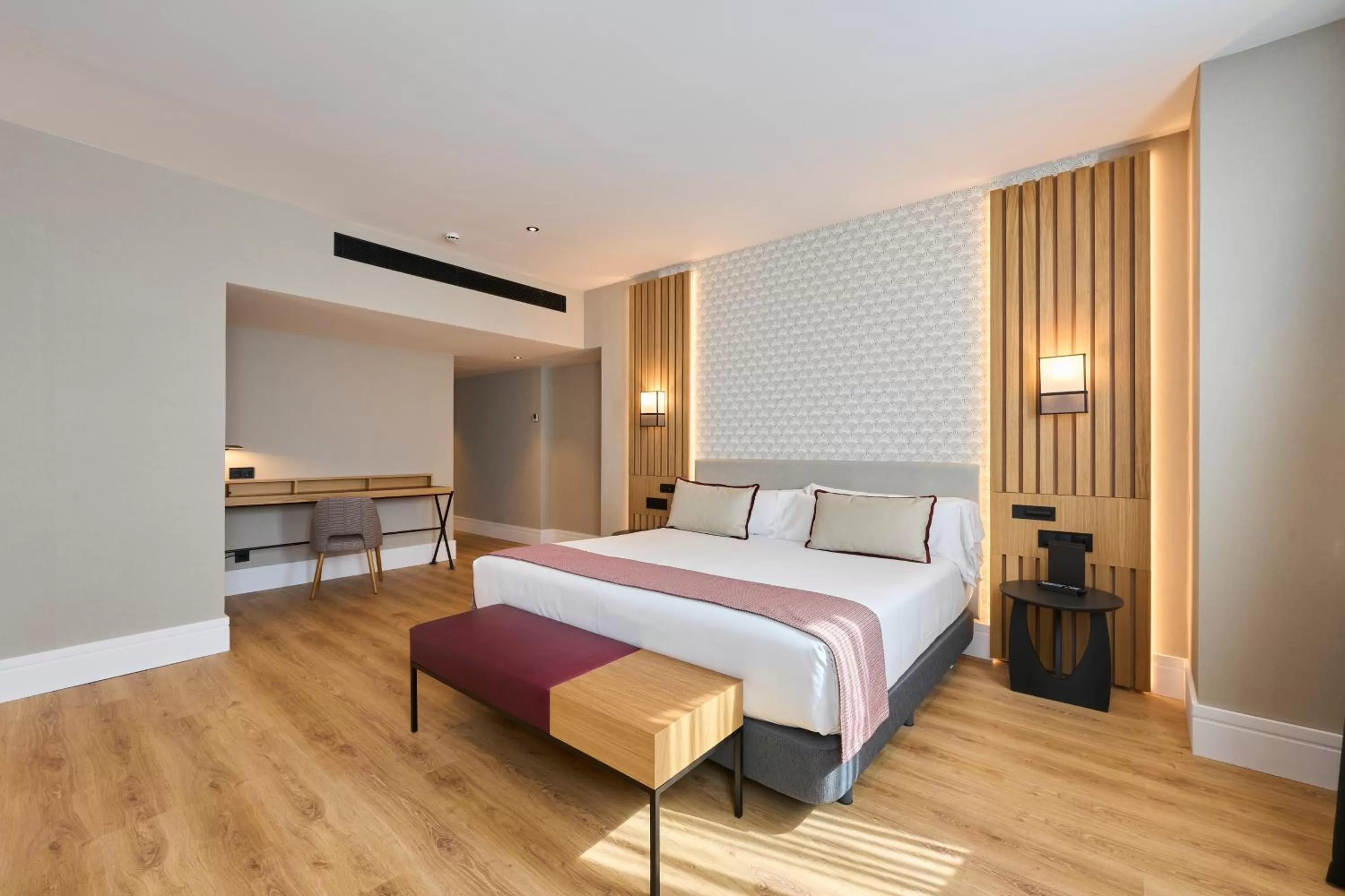 Photo of the whole room, Bed in Catalonia Ramblas 4* Sup