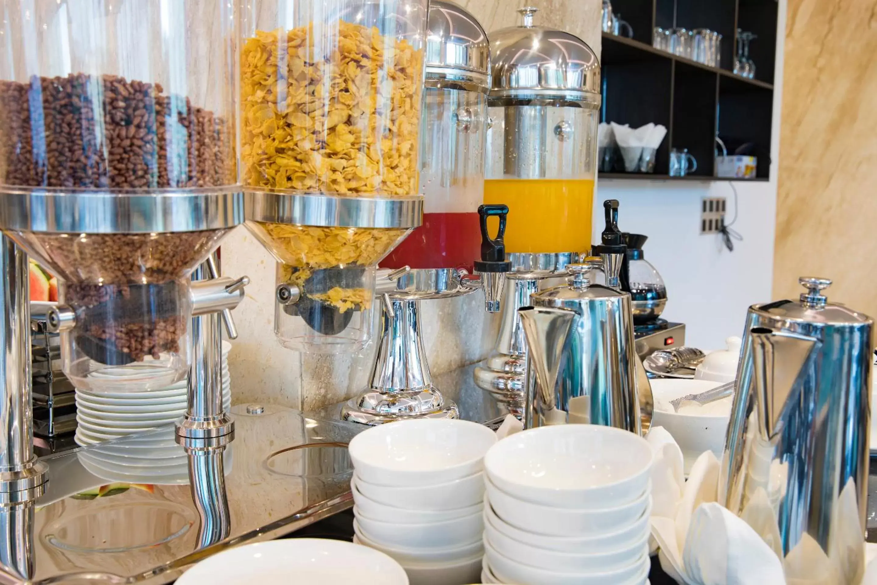 Restaurant/places to eat in Diamond Luxury Hotel Restaurant/places to eat in Diamond Luxury Hotel