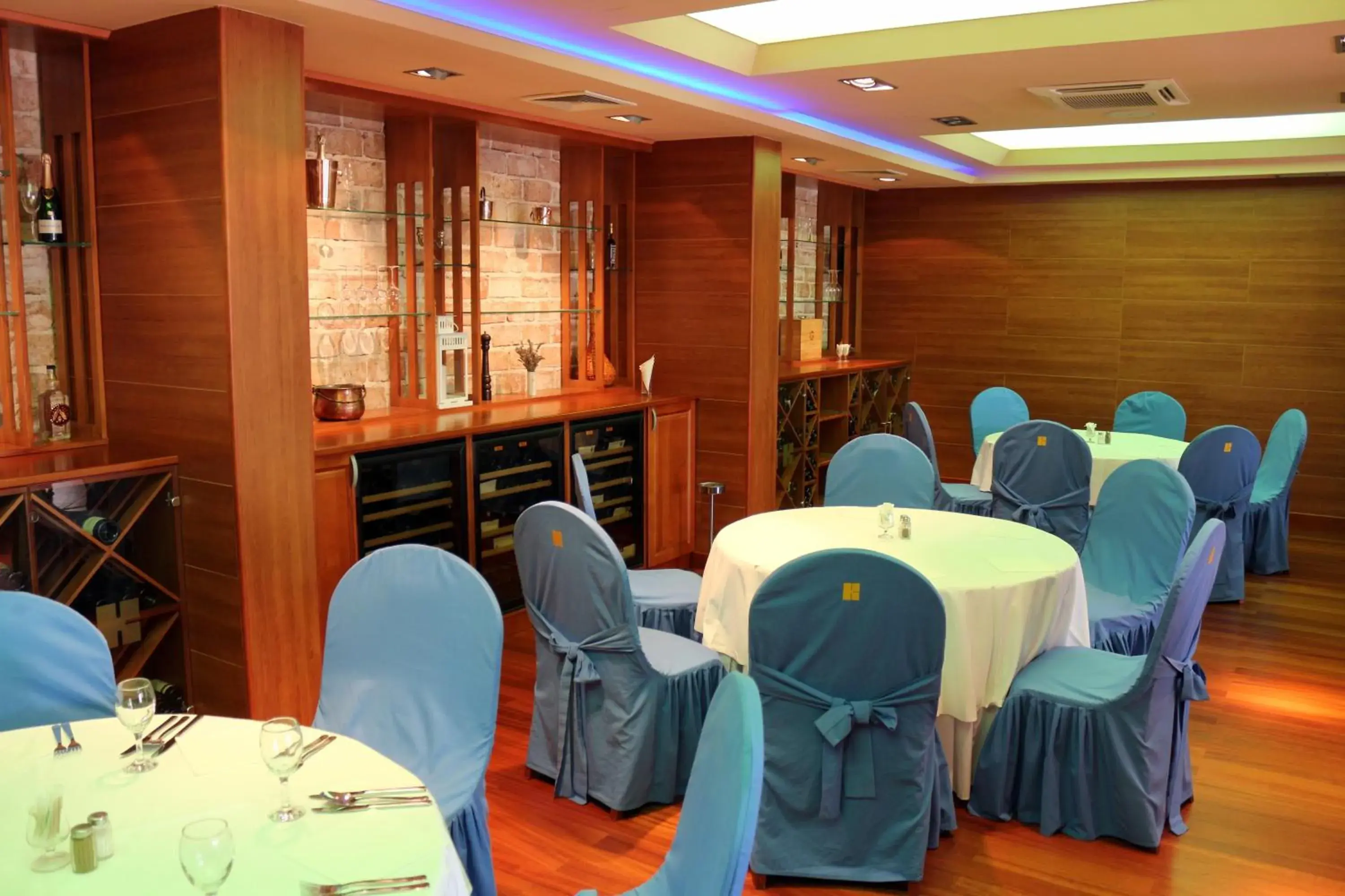 Restaurant/places to eat, Banquet Facilities in Hotel Kolovare