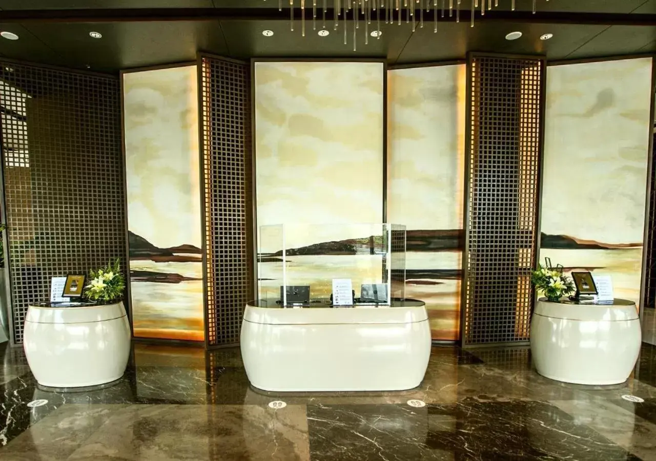 Lobby or reception, Bathroom in Grand Summit Hotel General Santos