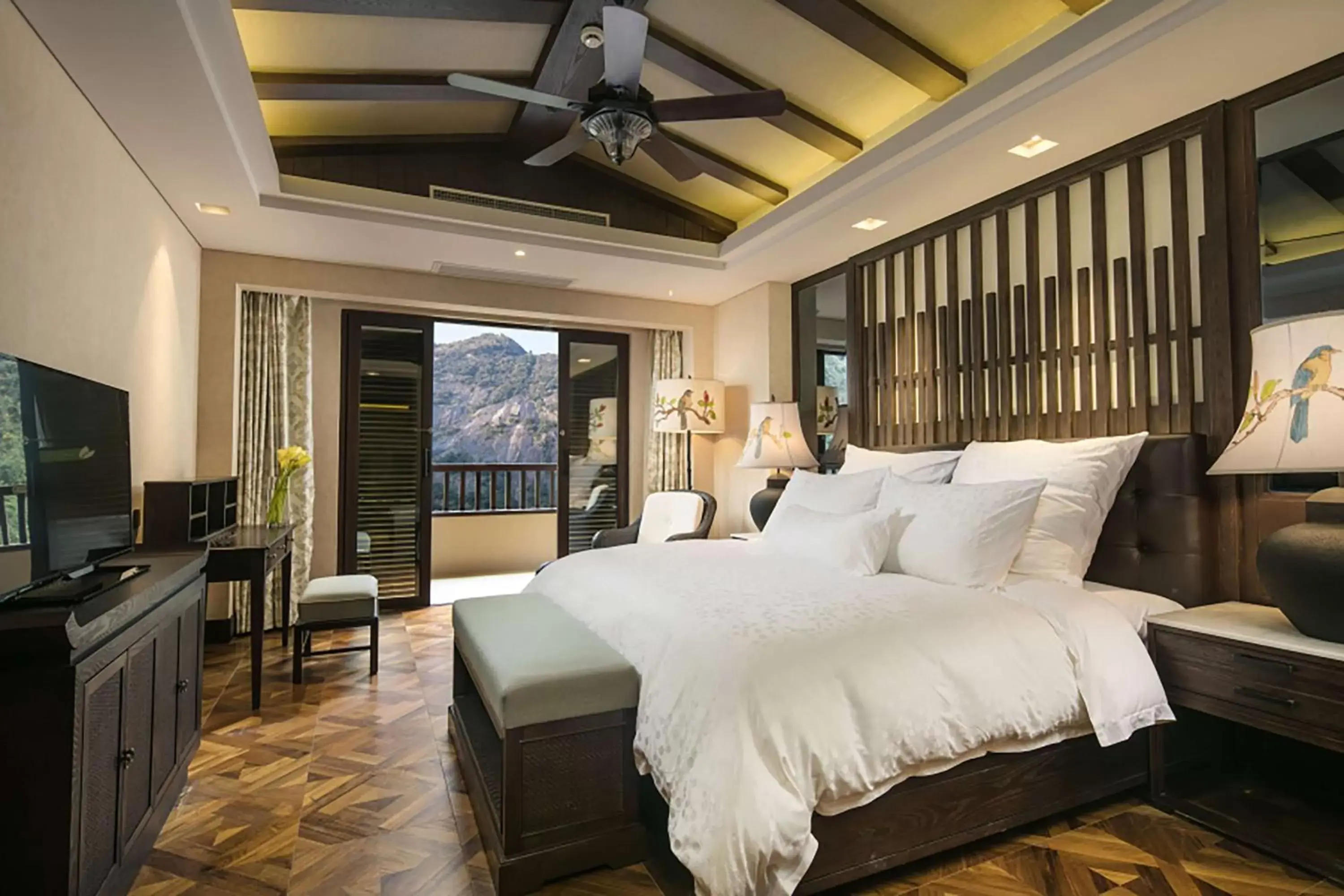 Bedroom, Bed in Hilton Sanqingshan Resort