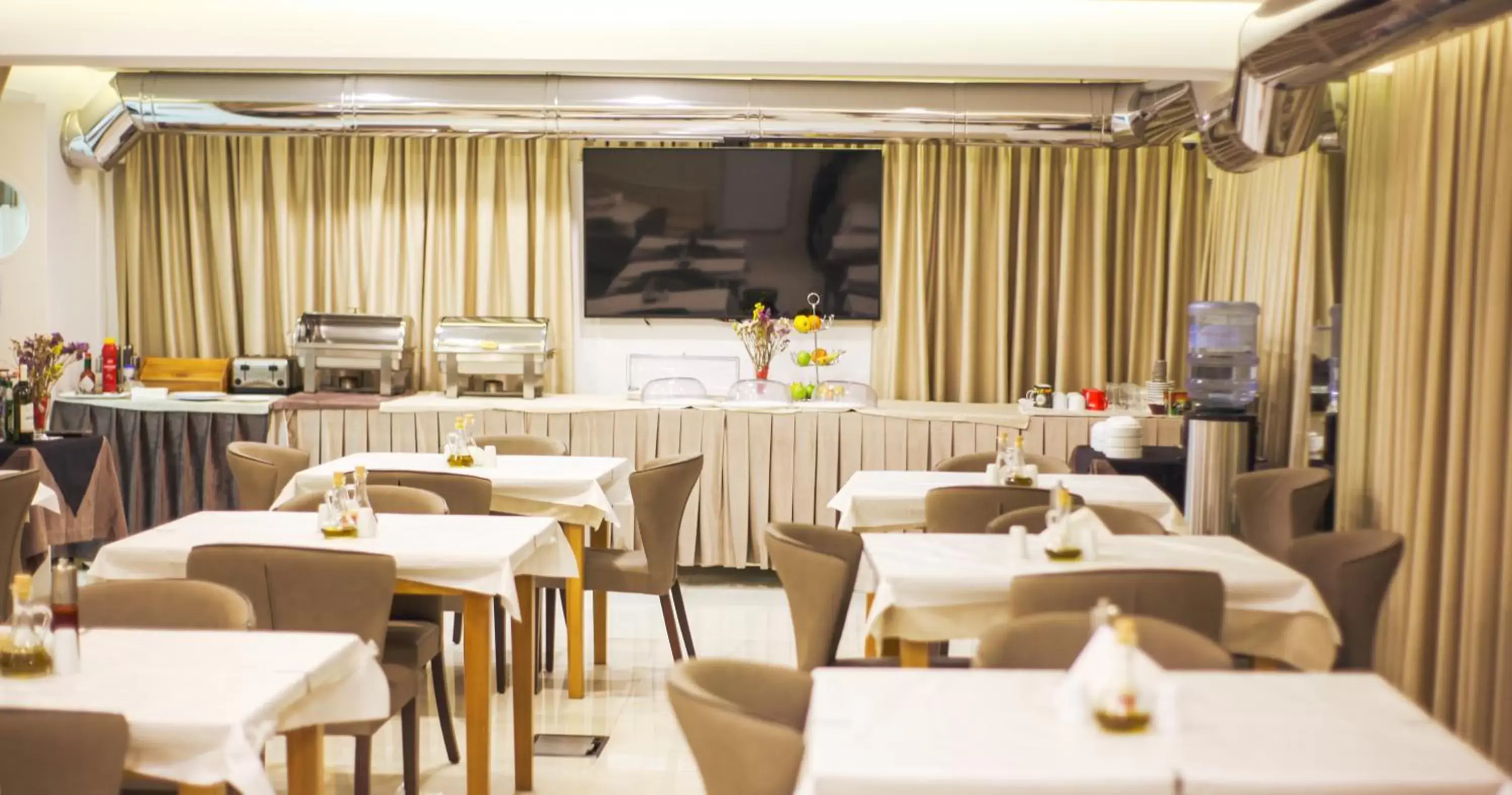 Restaurant/places to eat in Senator Hotel Restaurant/places to eat in Senator Hotel