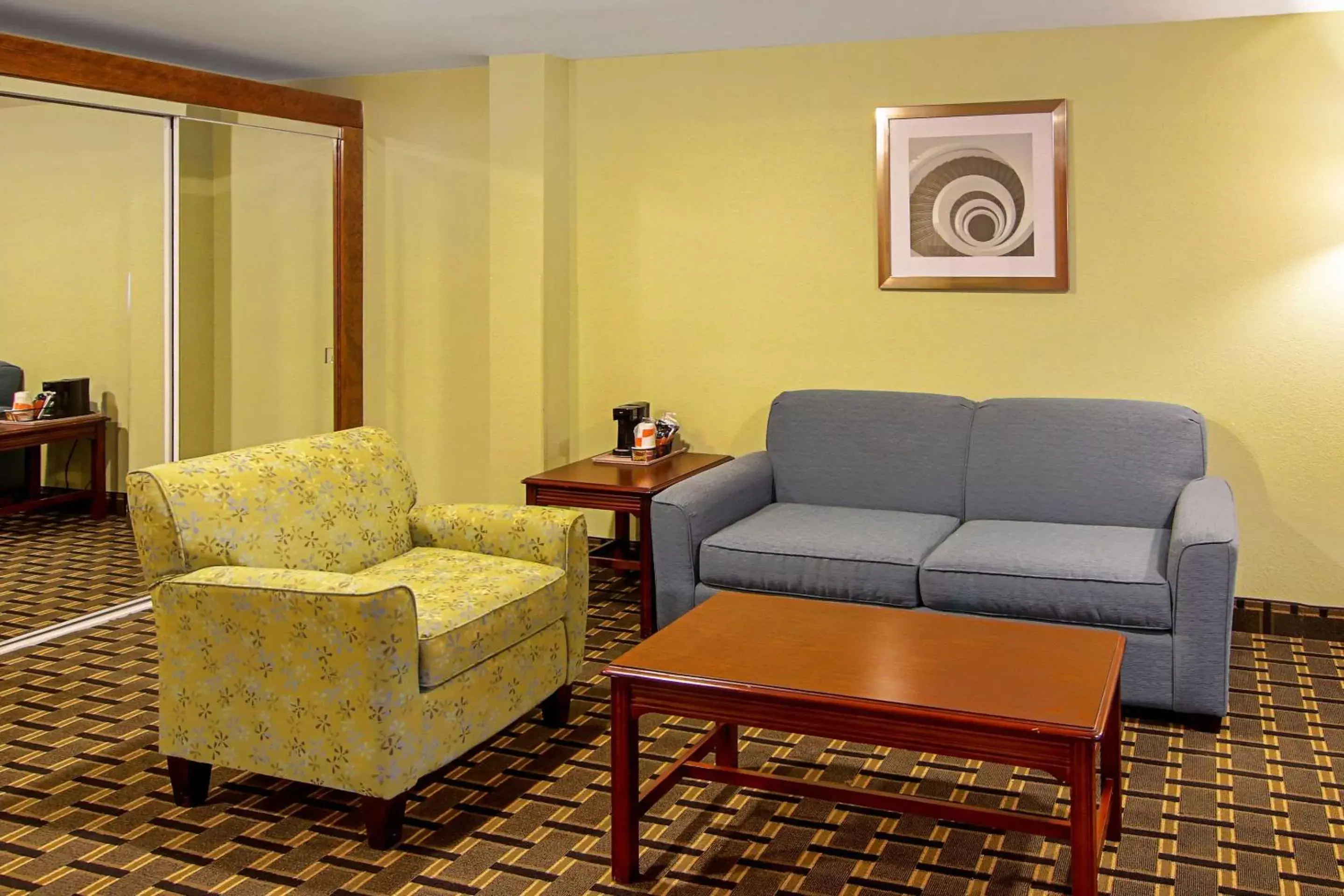 Photo of the whole room, Seating Area in Quality Inn Plainfield I-395