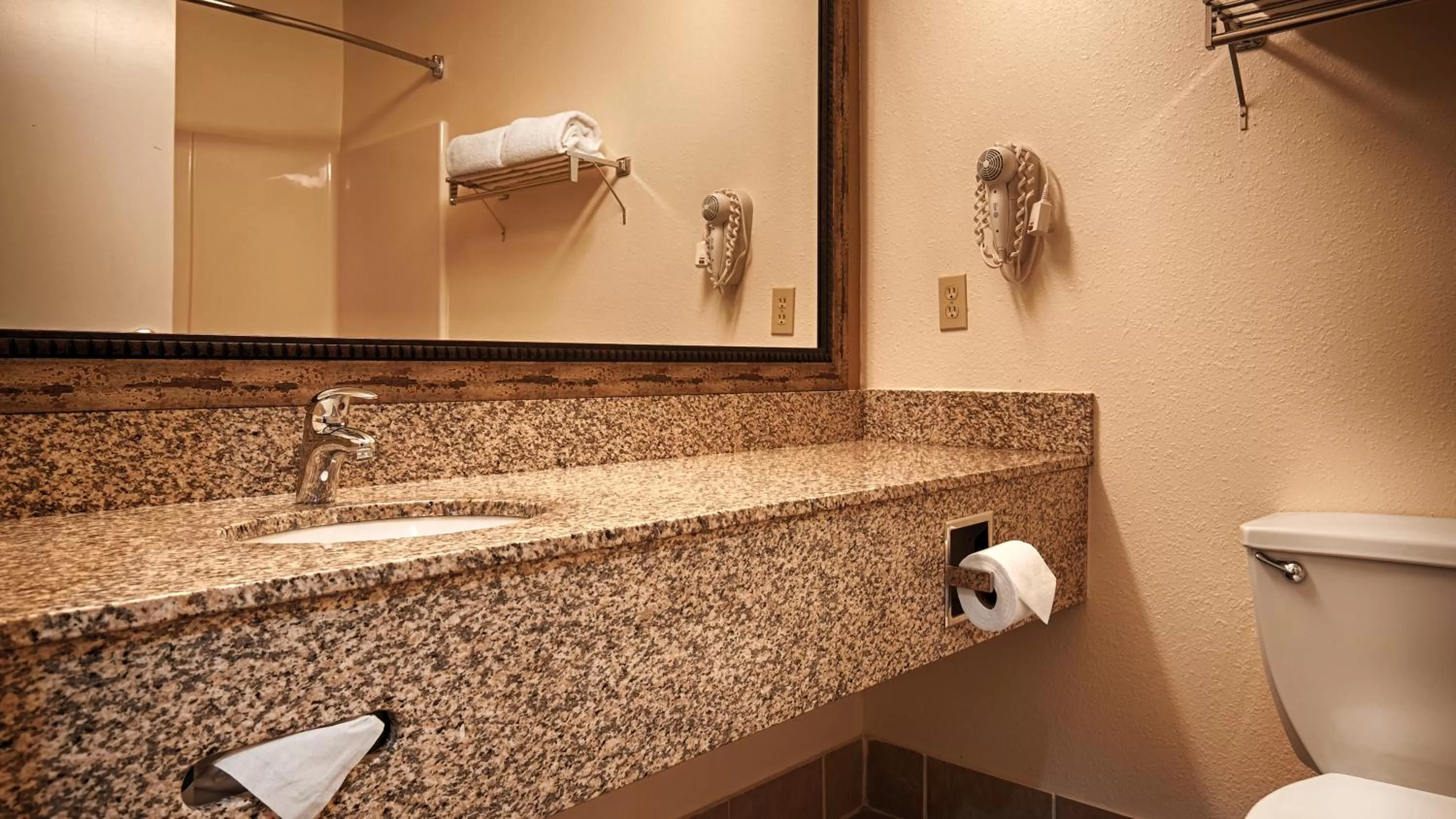 Bathroom in Best Western Woodburn Inn