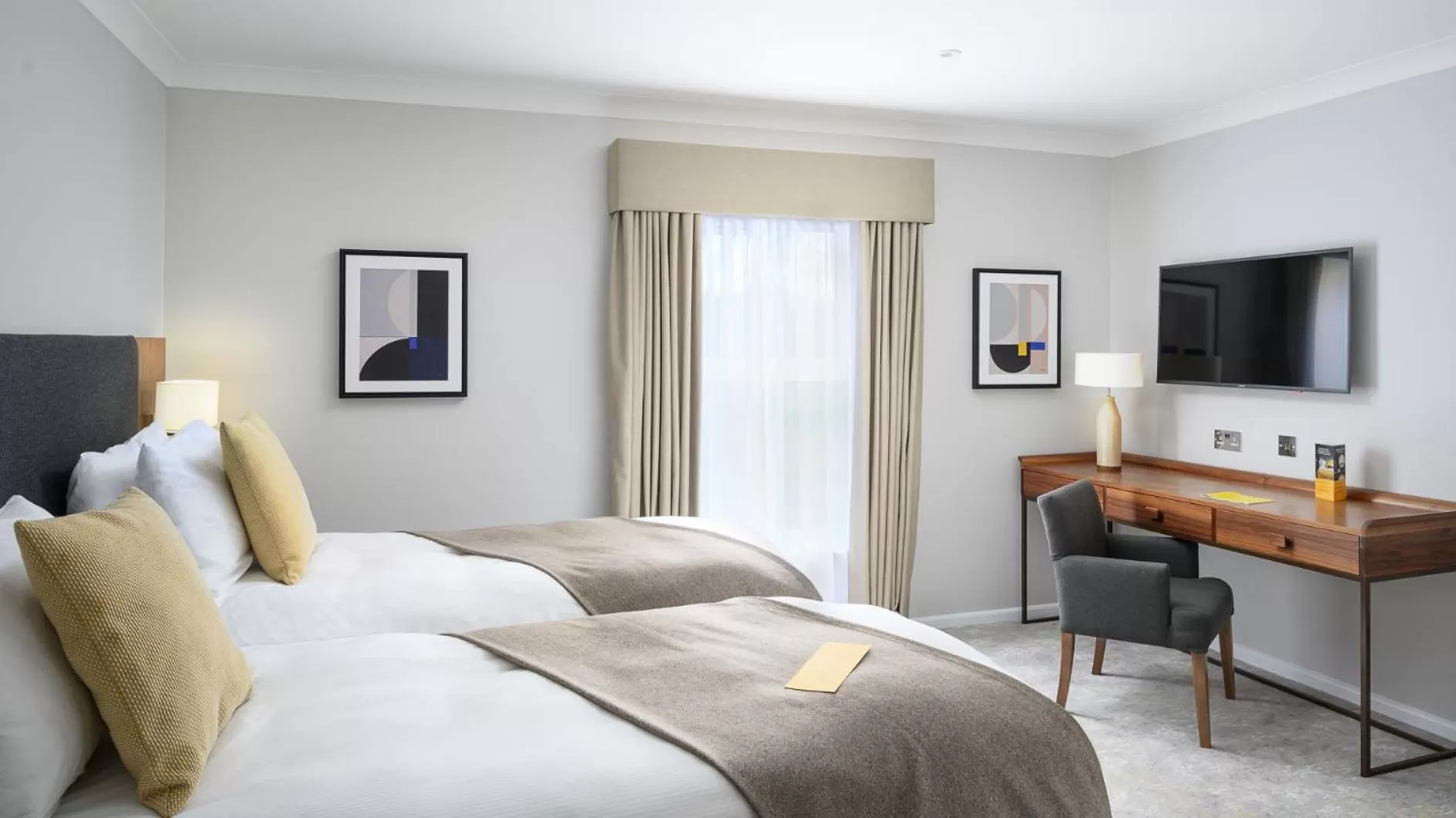 Photo of the whole room, Bed in voco Oxford Spires by IHG