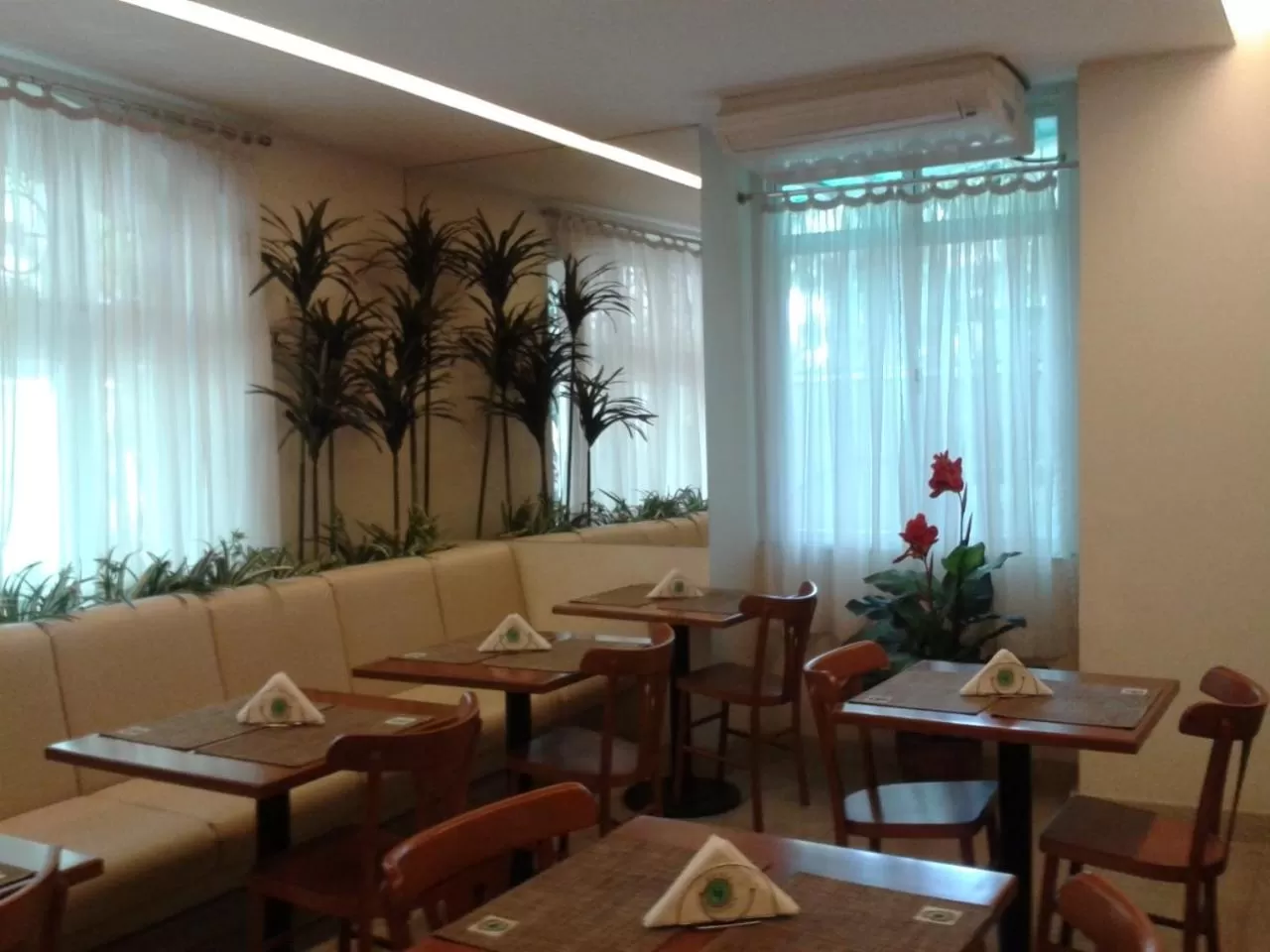 Restaurant/places to eat in Hotel Venezuela
