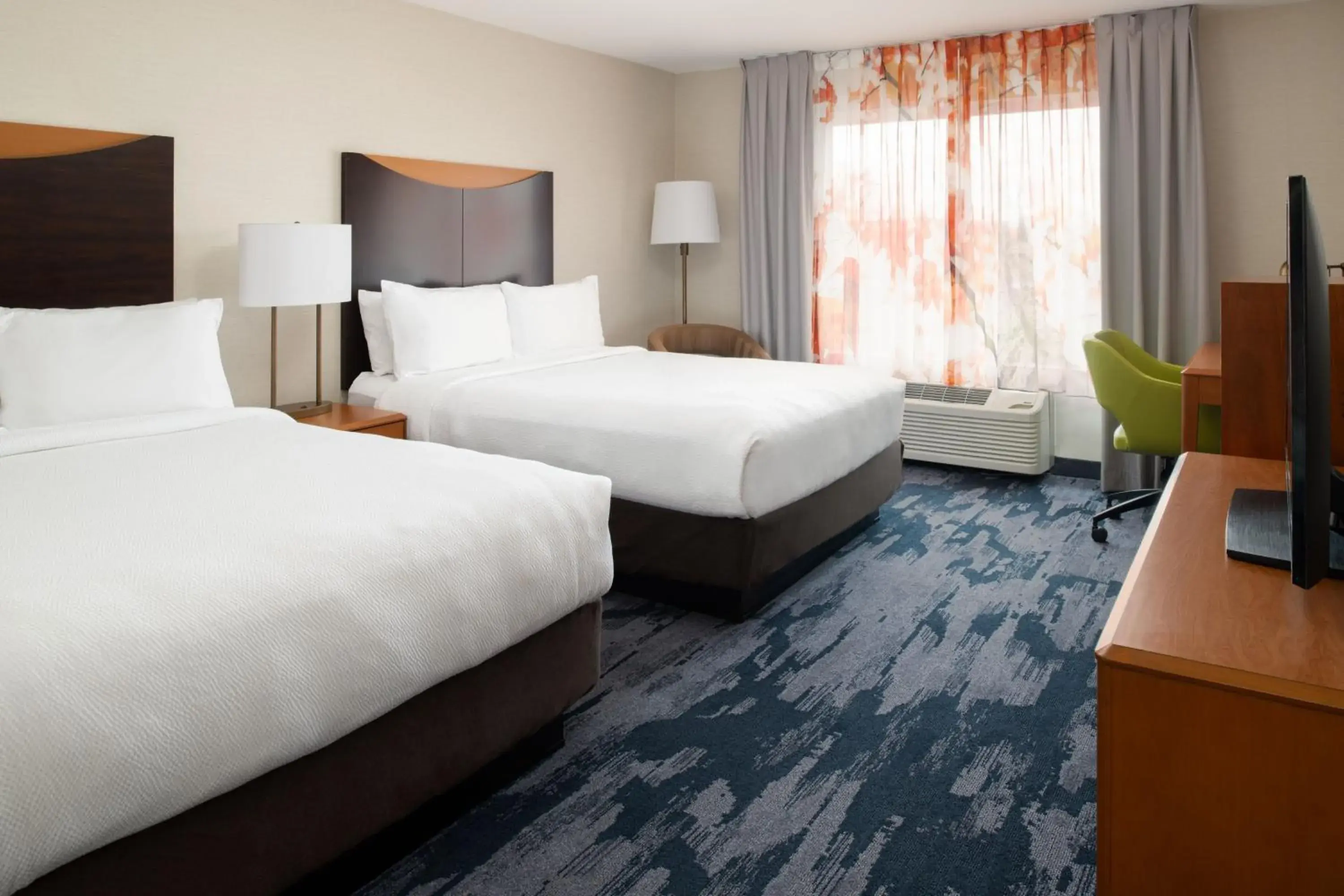 Photo of the whole room, Bed in Fairfield Inn & Suites by Marriott Portland Airport