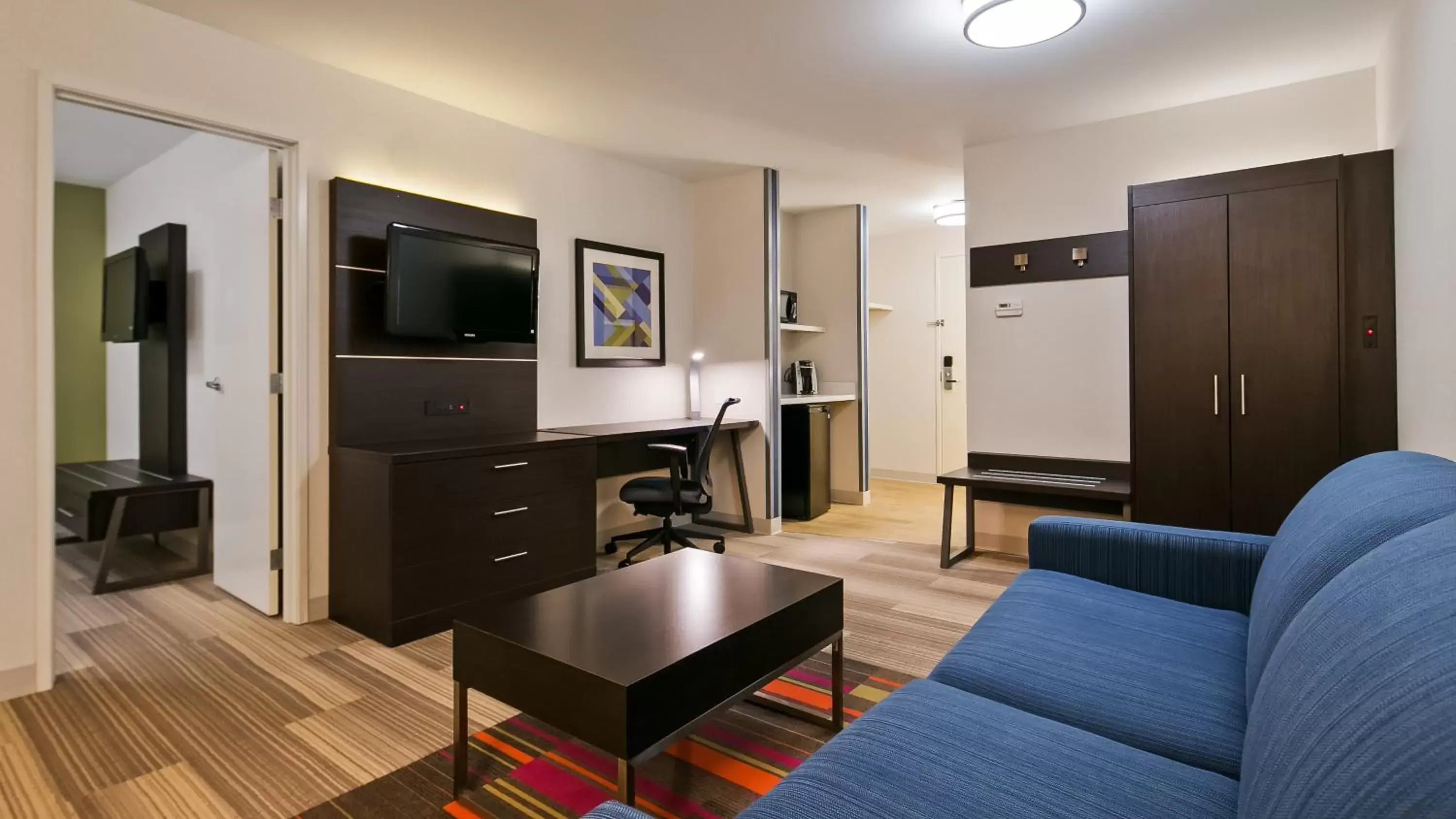 Bedroom, Seating Area in Holiday Inn Express Hotels & Suites Burlington, an IHG Hotel