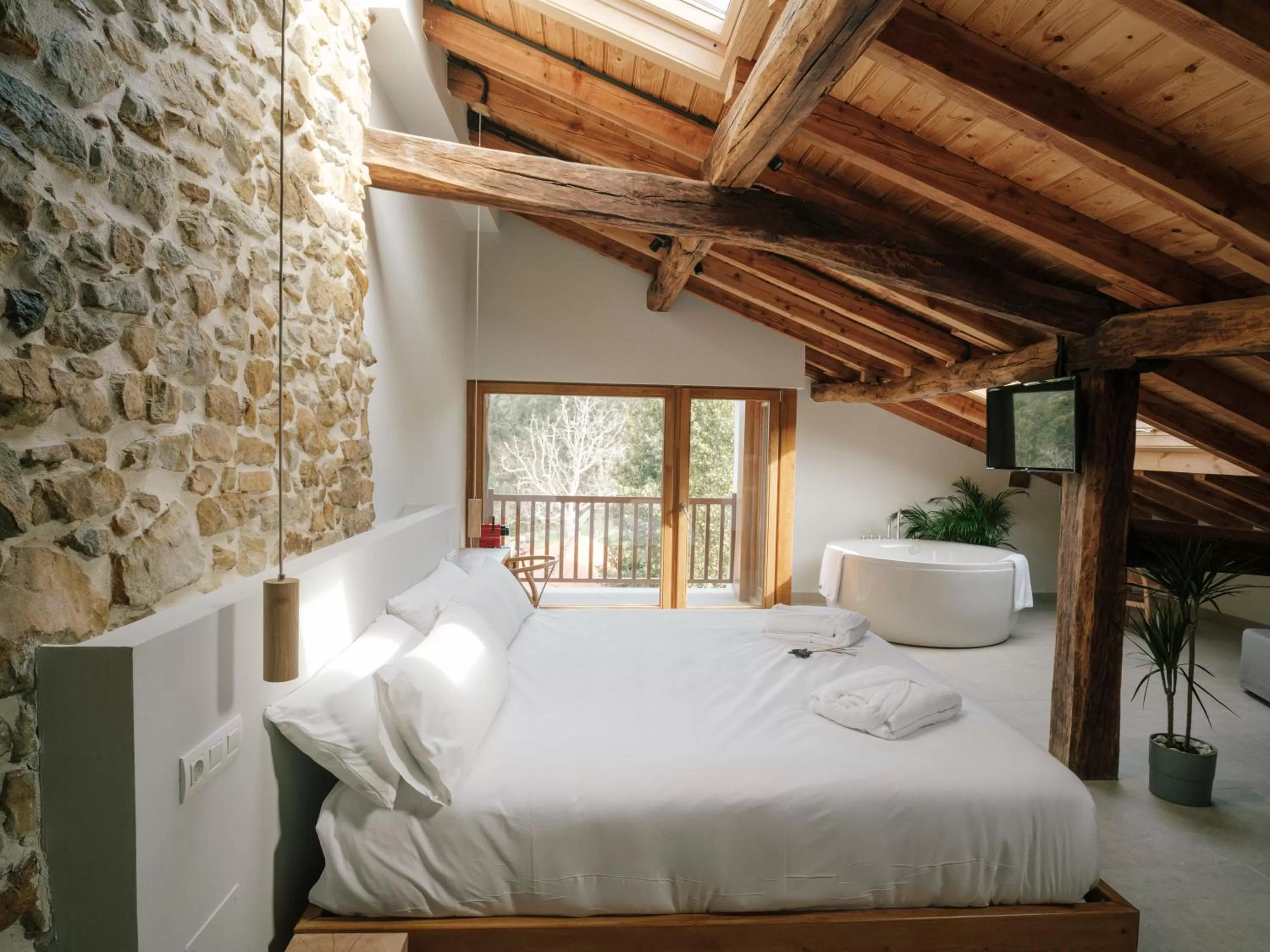 Bed in Hotel Nafarrola - Gastronomy & Wine