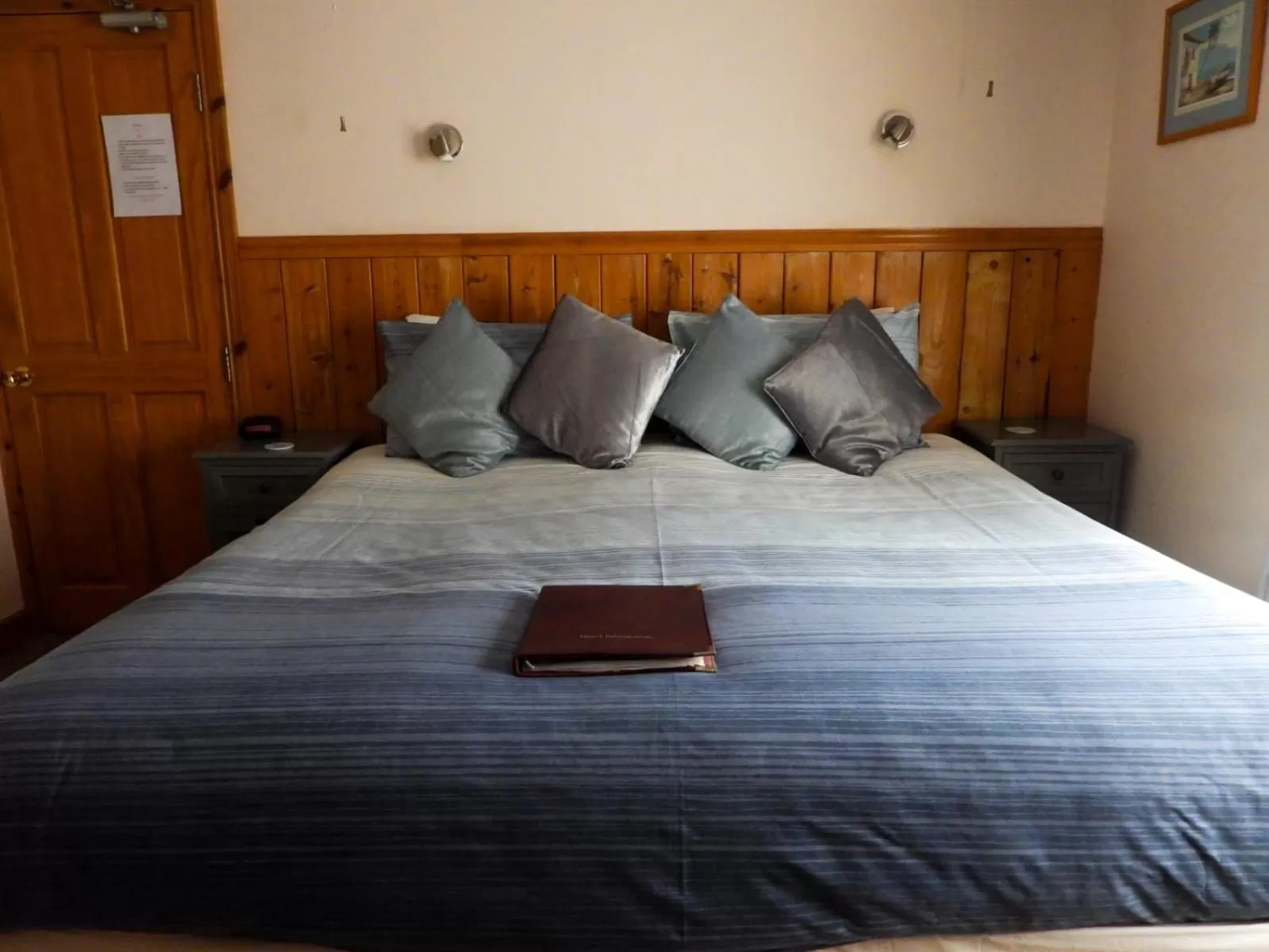 Bedroom, Bed in Crab pot cottage