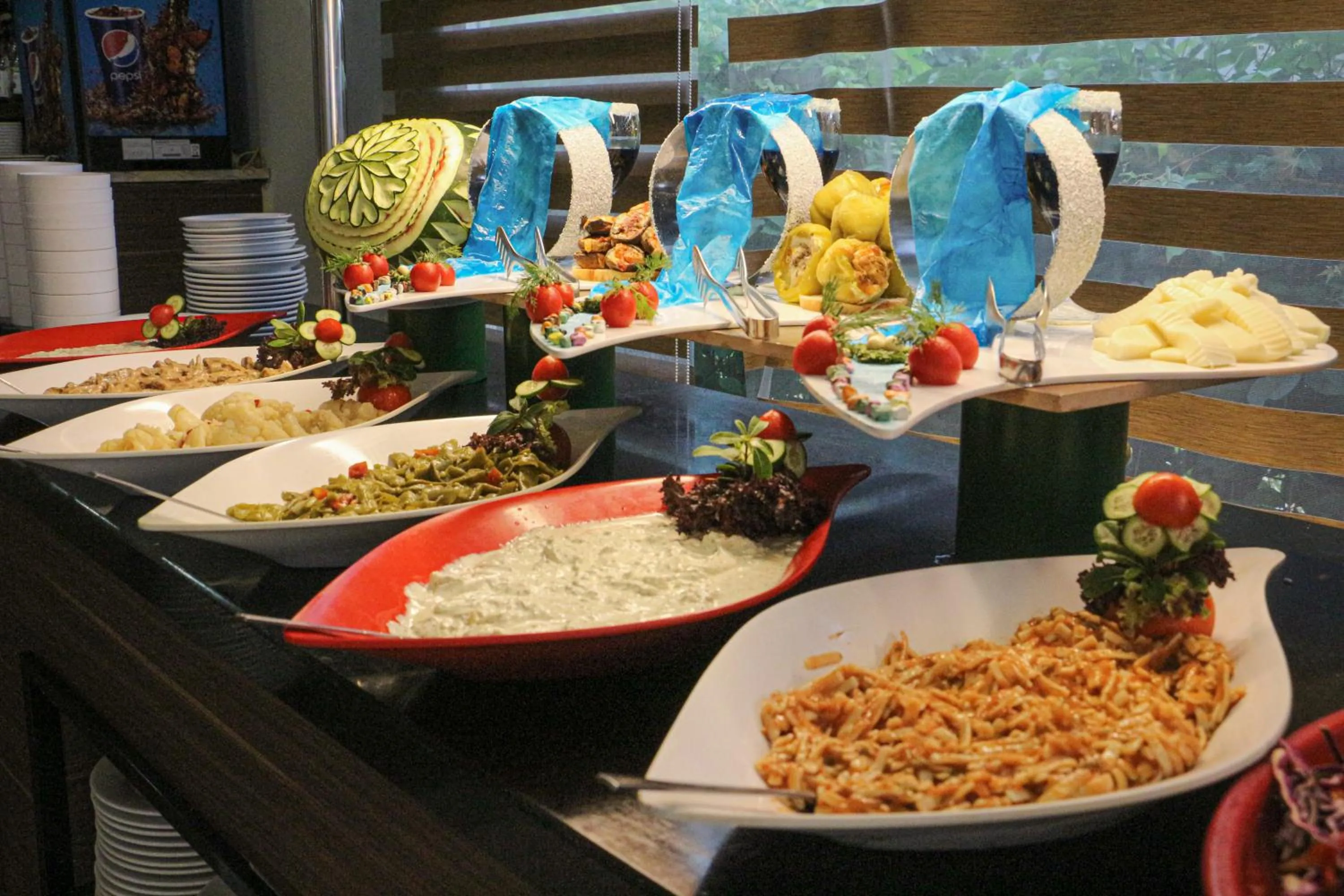 Restaurant/places to eat in Hawaii Suite Beach Hotel