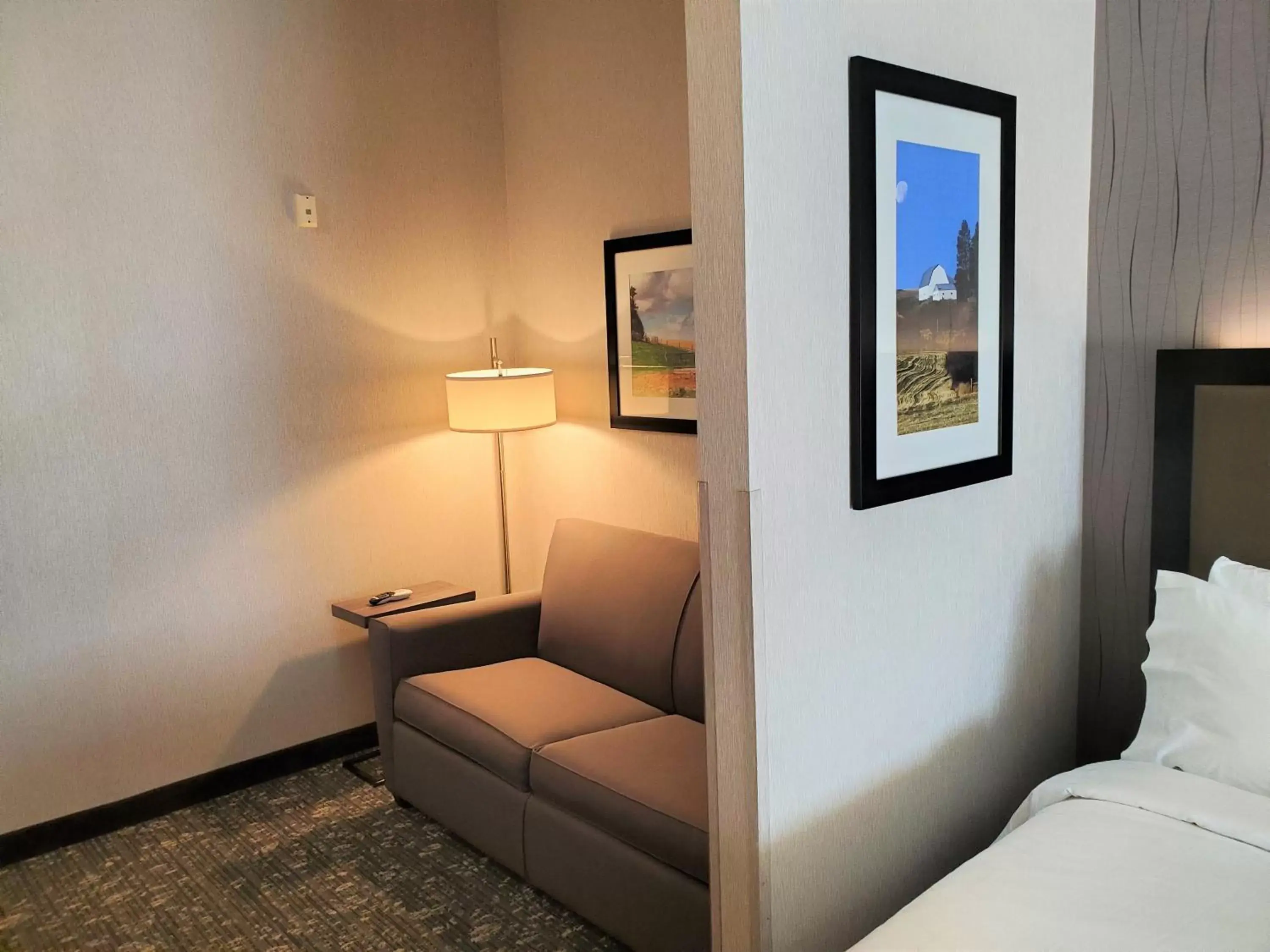 Photo of the whole room, Bed in Holiday Inn Express & Suites Cheney, an IHG Hotel