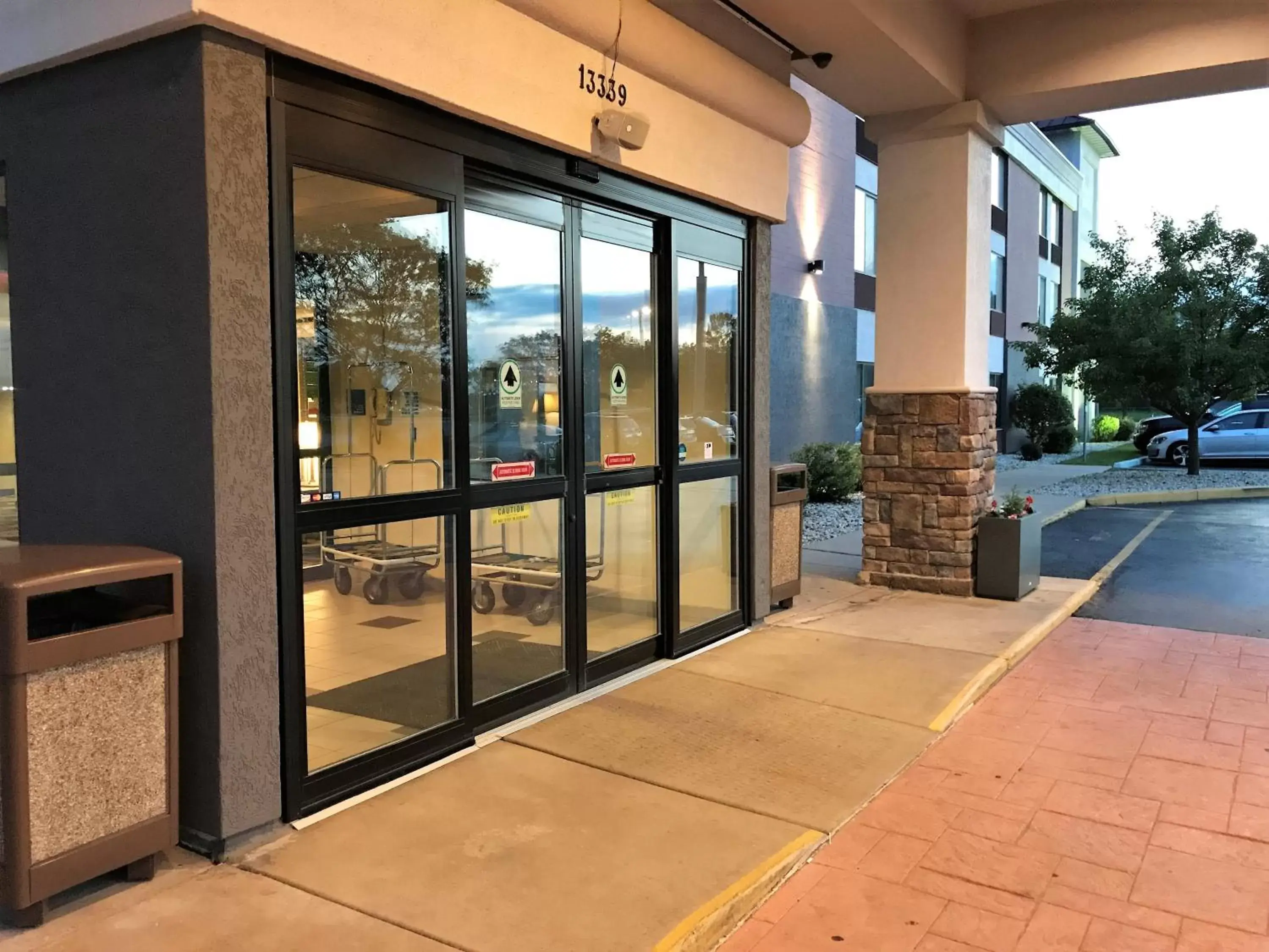 Facade/entrance in Country Inn & Suites by Radisson, Mt. Pleasant-Racine West, WI