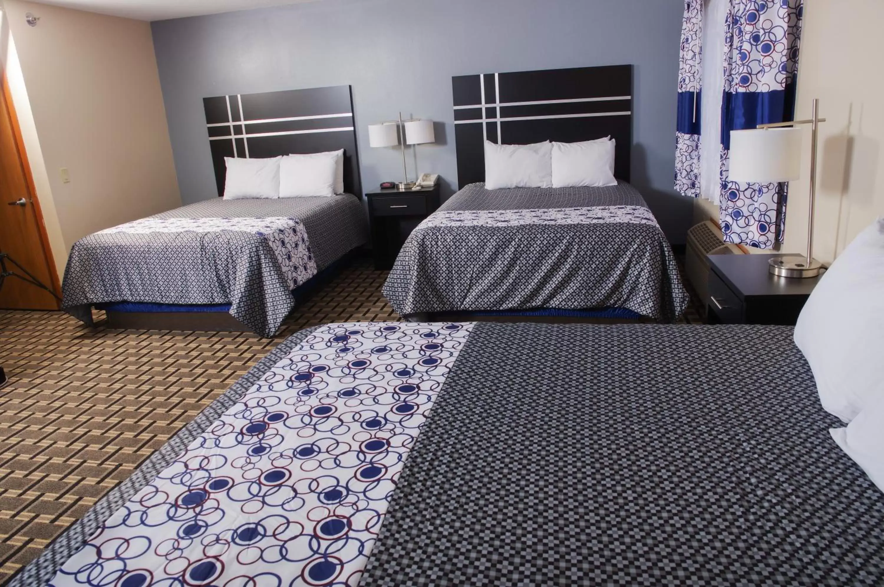 Bed in DUTCH INN AND SUITES