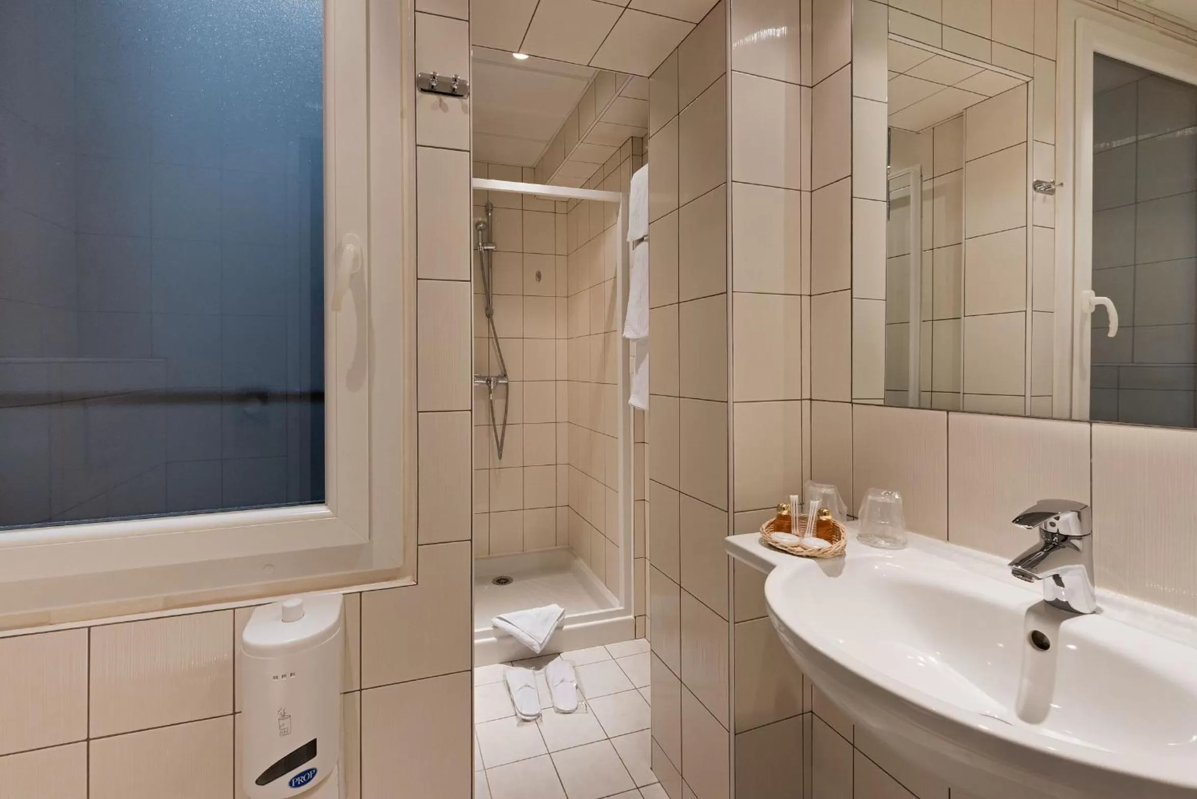 Bathroom in Hotel Pax Opera