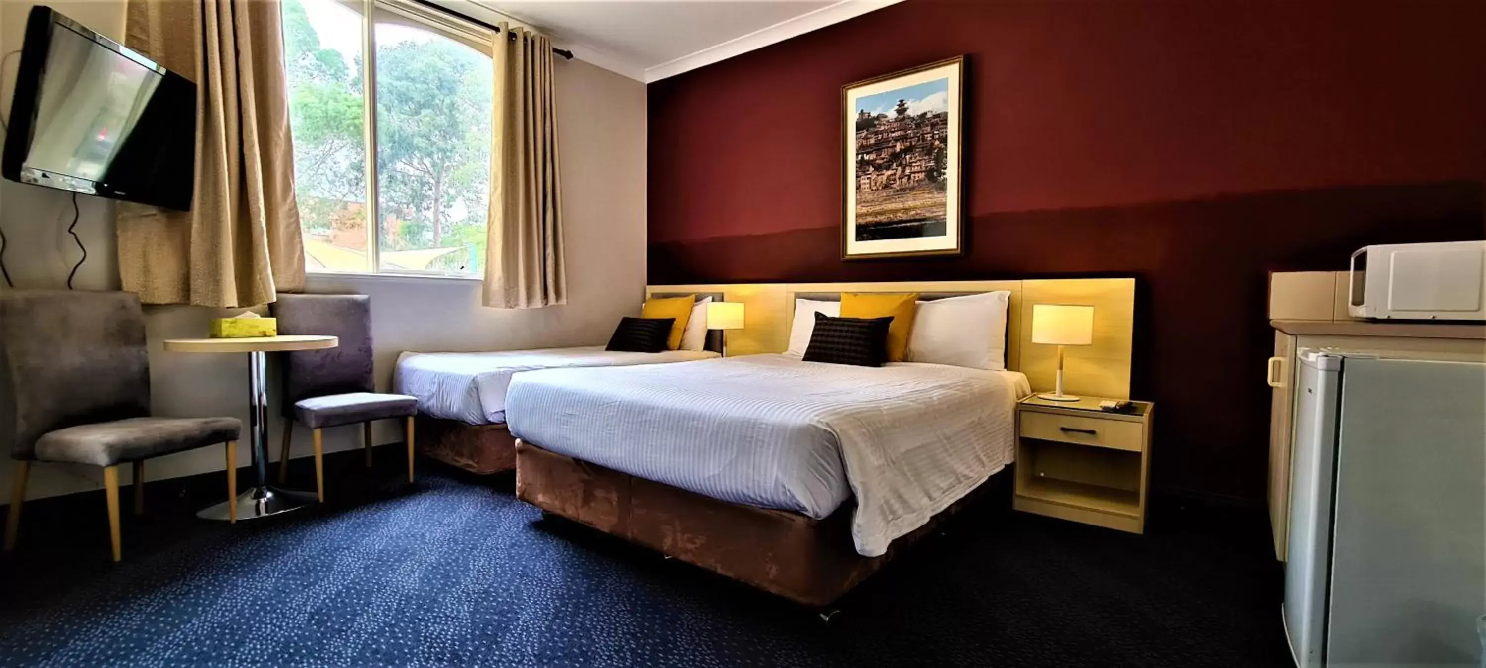 Photo of the whole room, Bed in Brunswick Tower Hotel