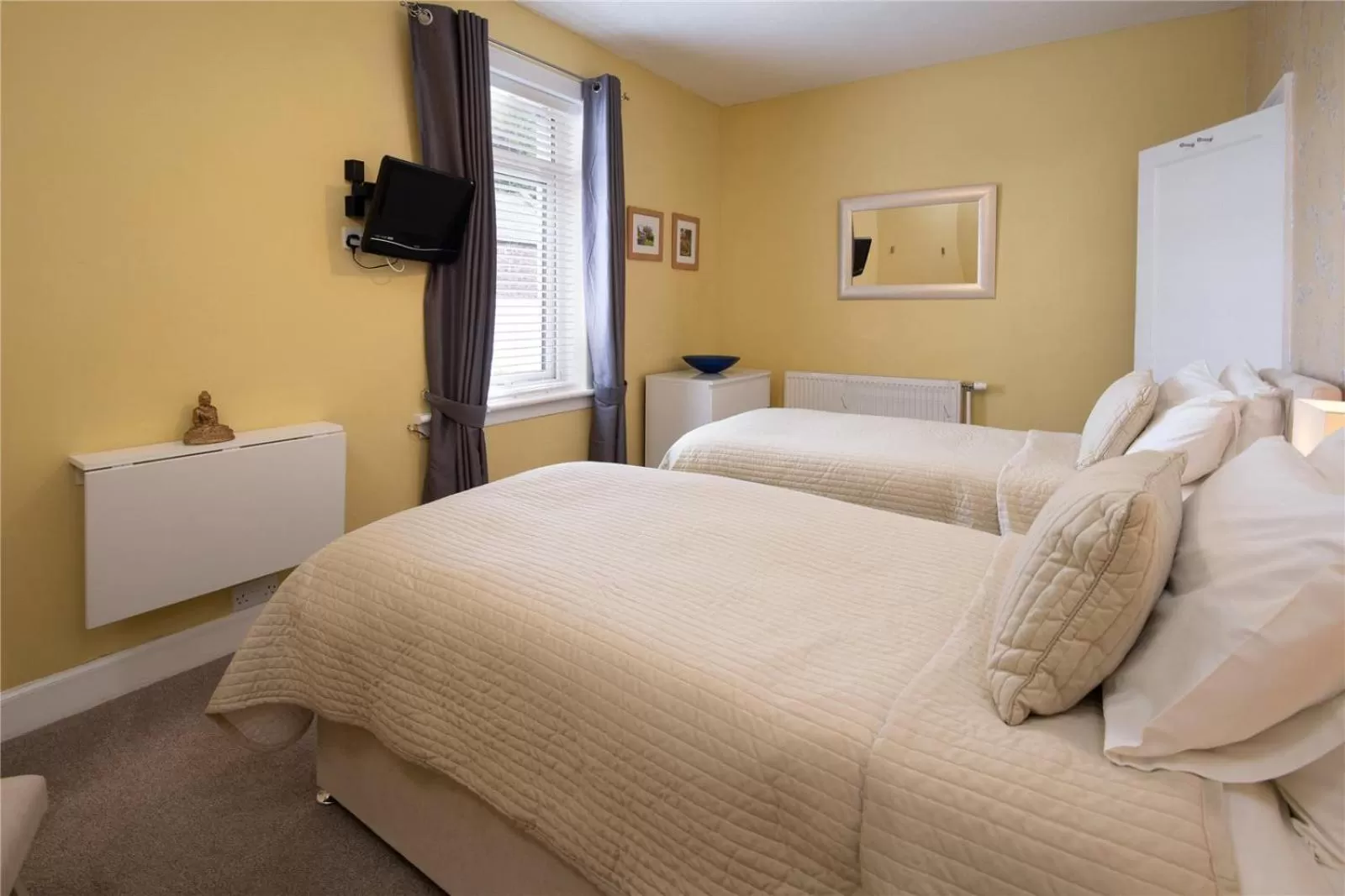 Photo of the whole room, Bed in Hillcrest Bed & Breakfast