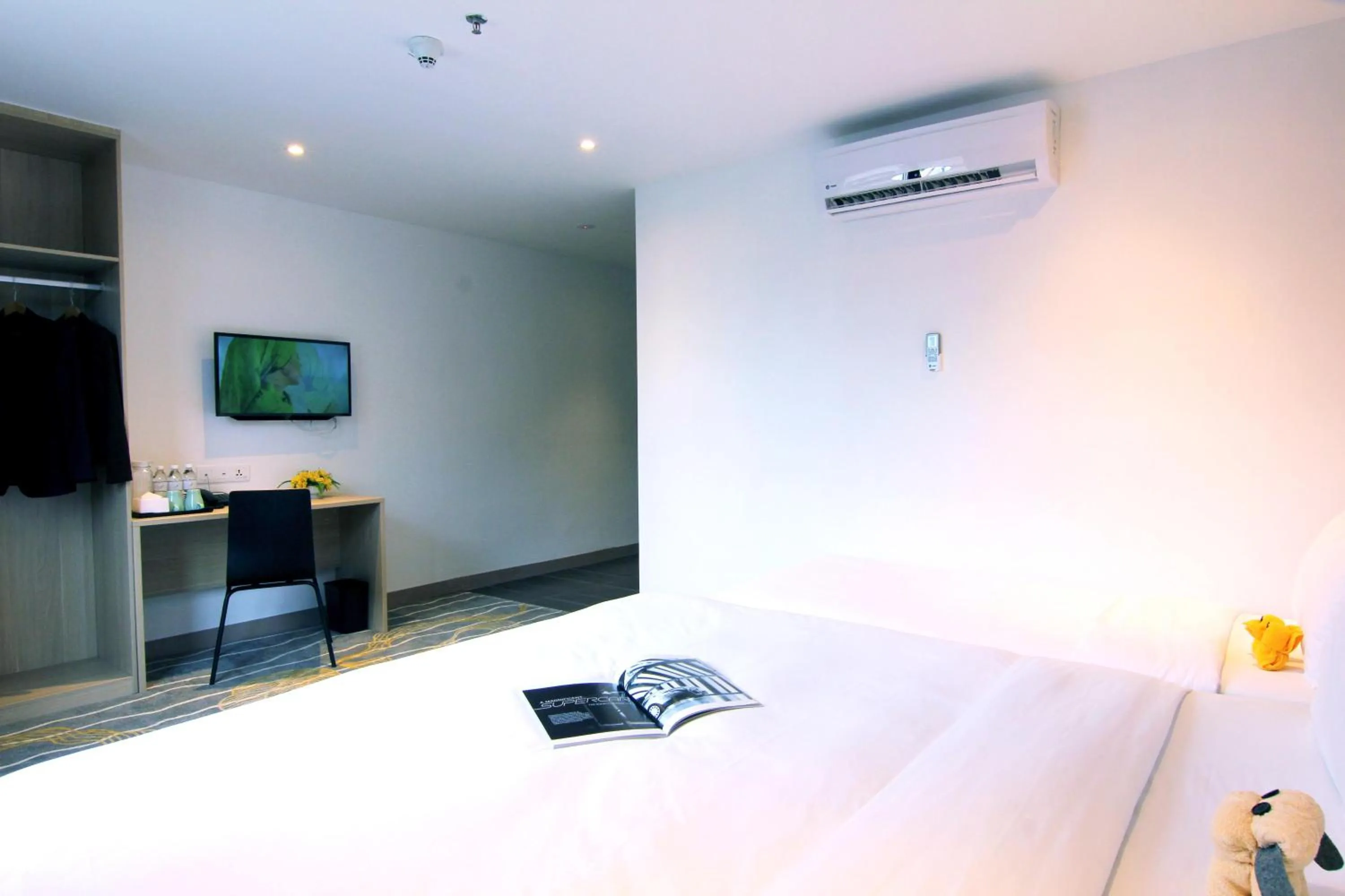 Other, Bed in Pacific Express Hotel Chinatown