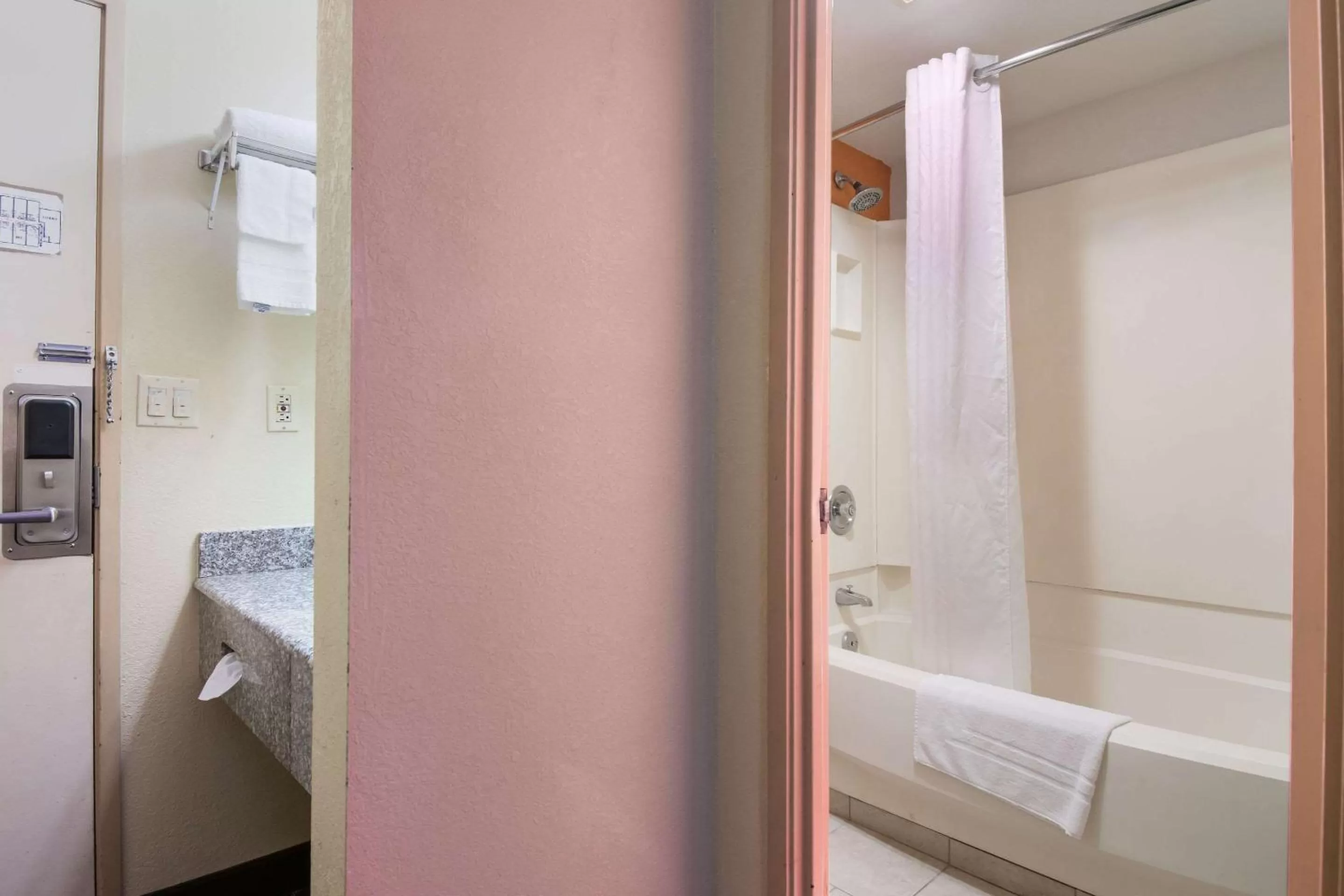 Bathroom in Rodeway Inn Wormleysburg – Harrisburg