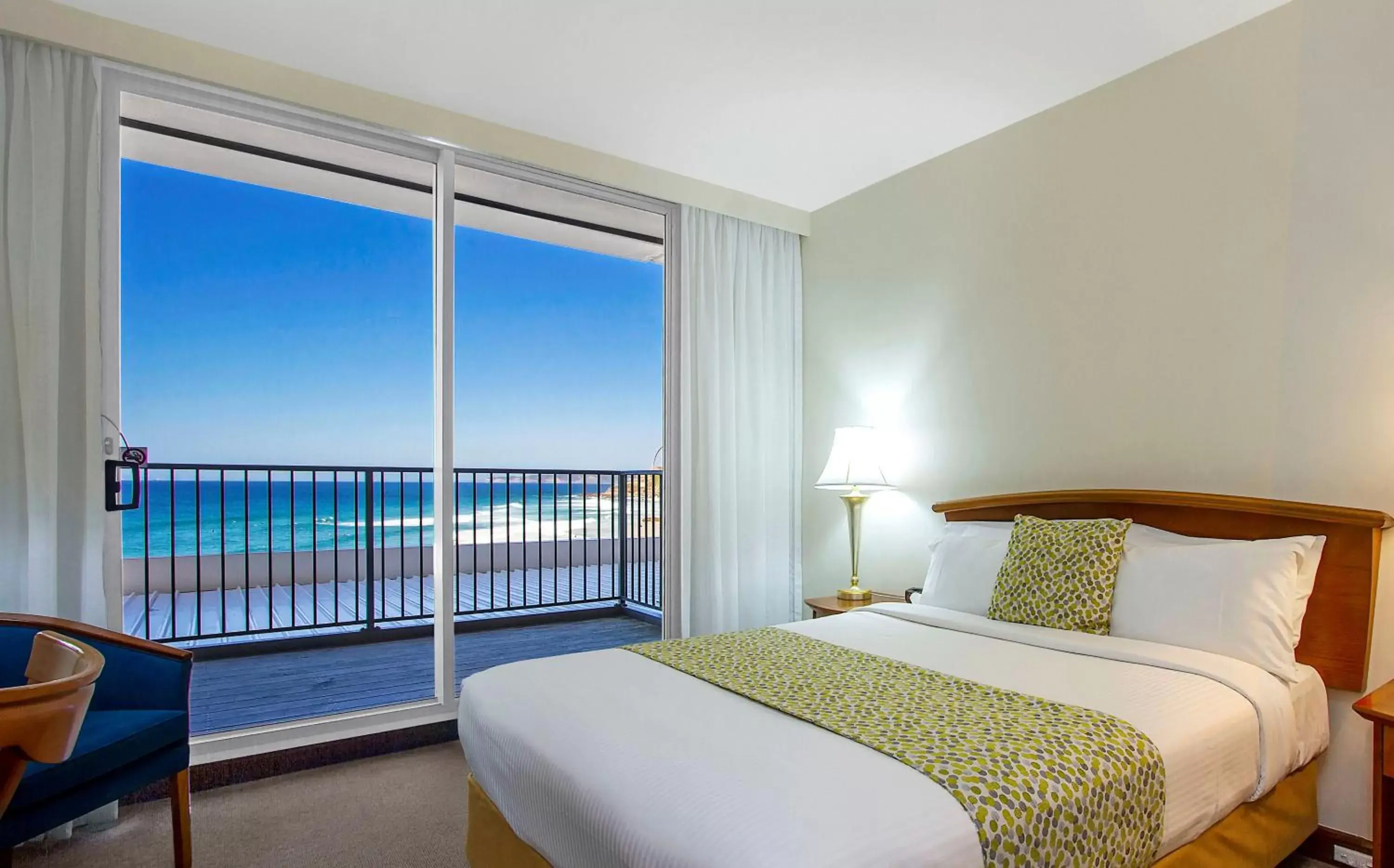 Queen Room with Low Ocean View - Balcony in Noah's On the Beach