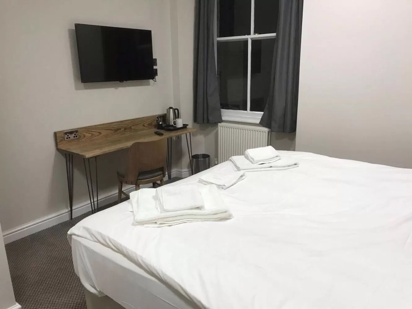 Bedroom, Bed in Markets Tavern Hotel