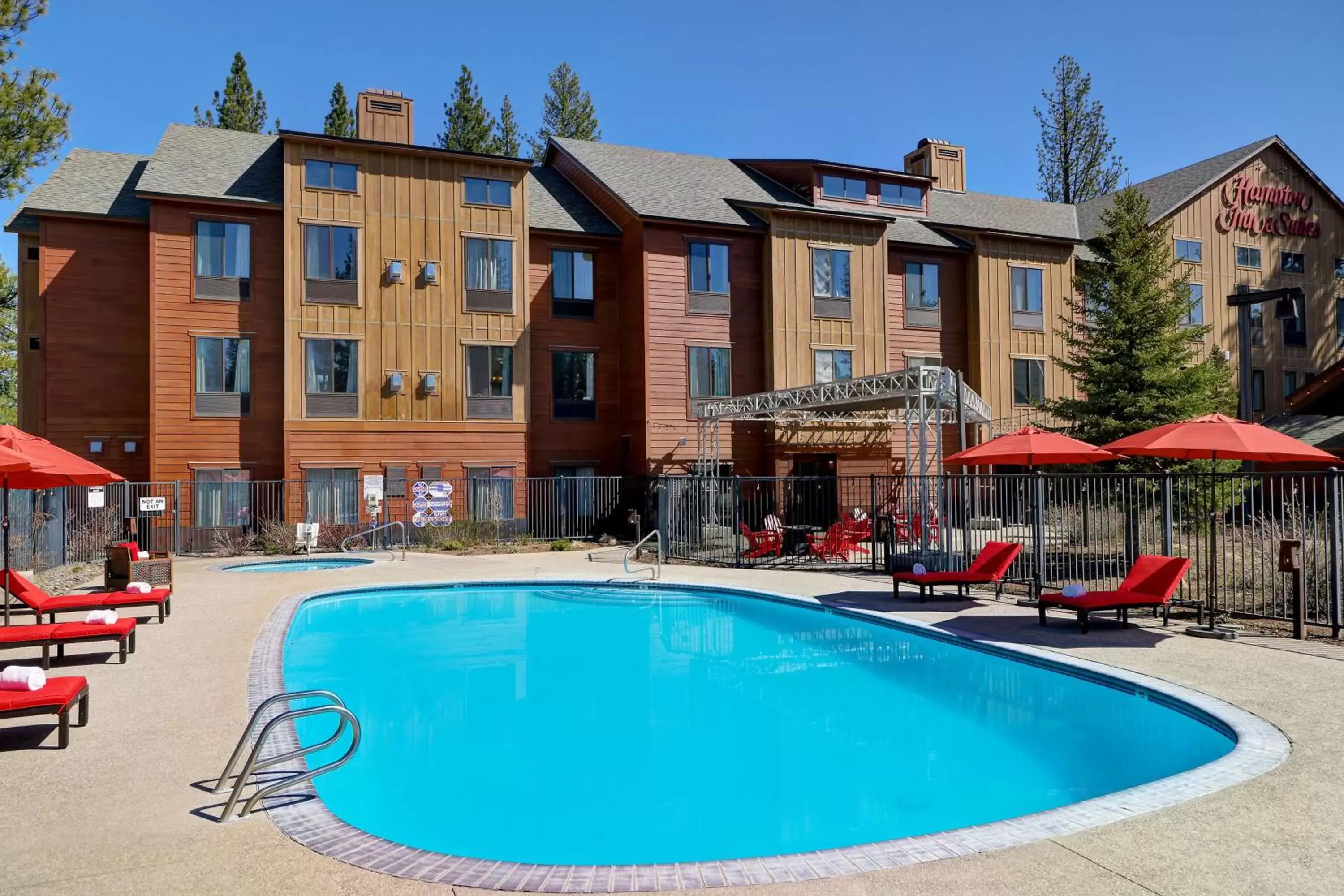Pool view, Property Building in Hampton Inn & Suites Tahoe-Truckee
