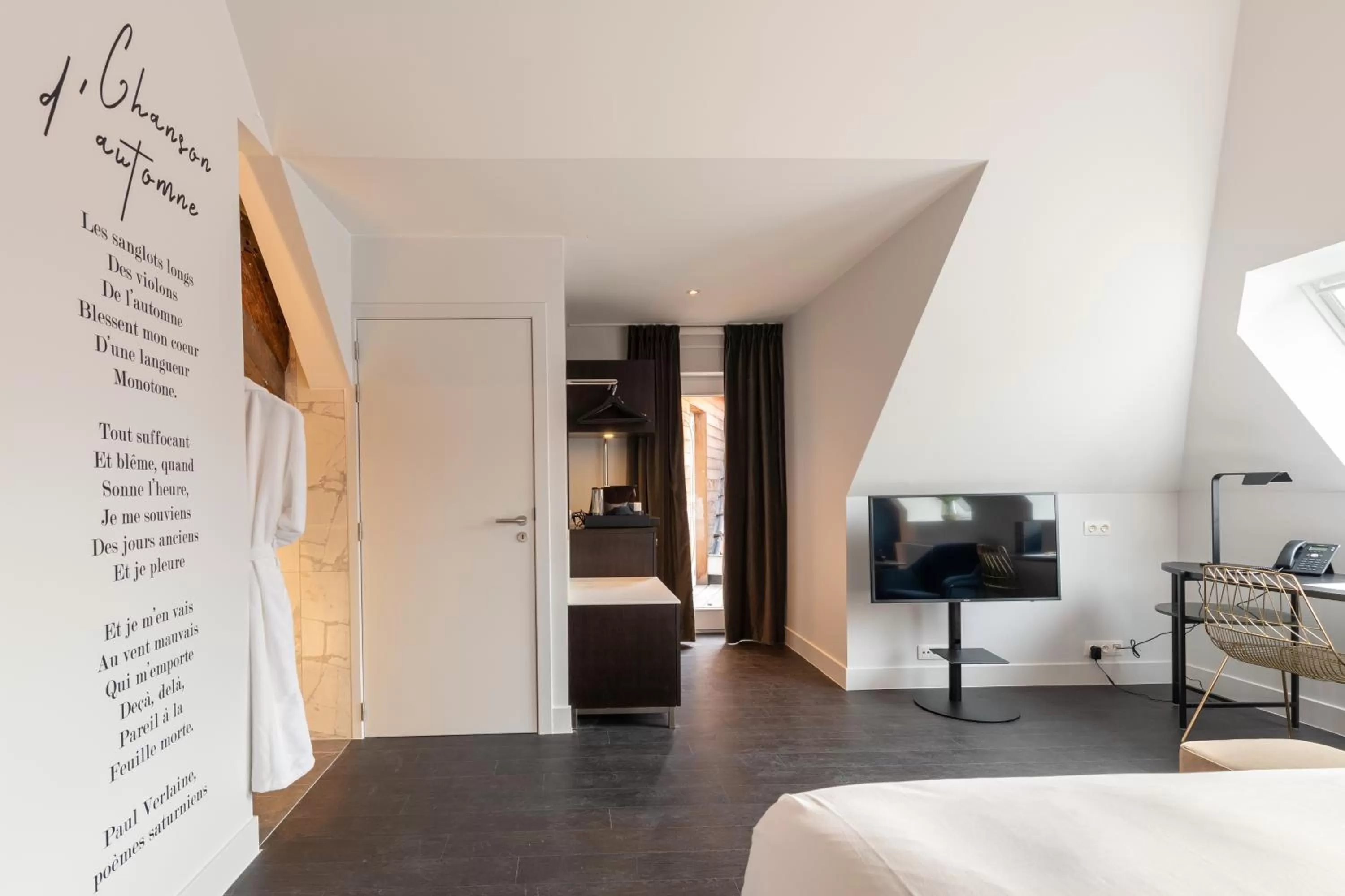 TV and multimedia, Bed in Boutique Hotel Sablon by CW Hotel Collection