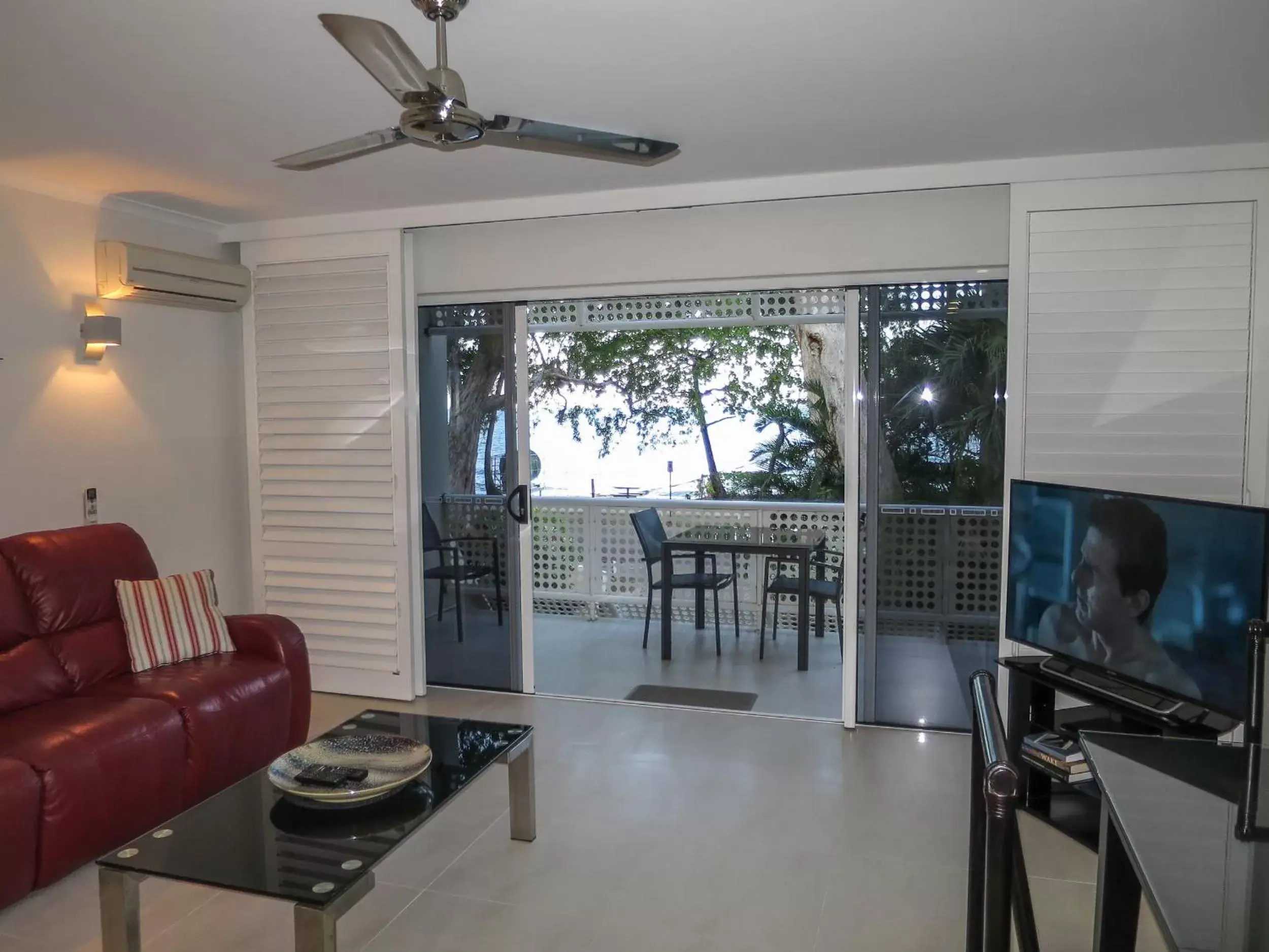 Communal lounge/ TV room, Seating Area in Marlin Waters Beachfront Apartments