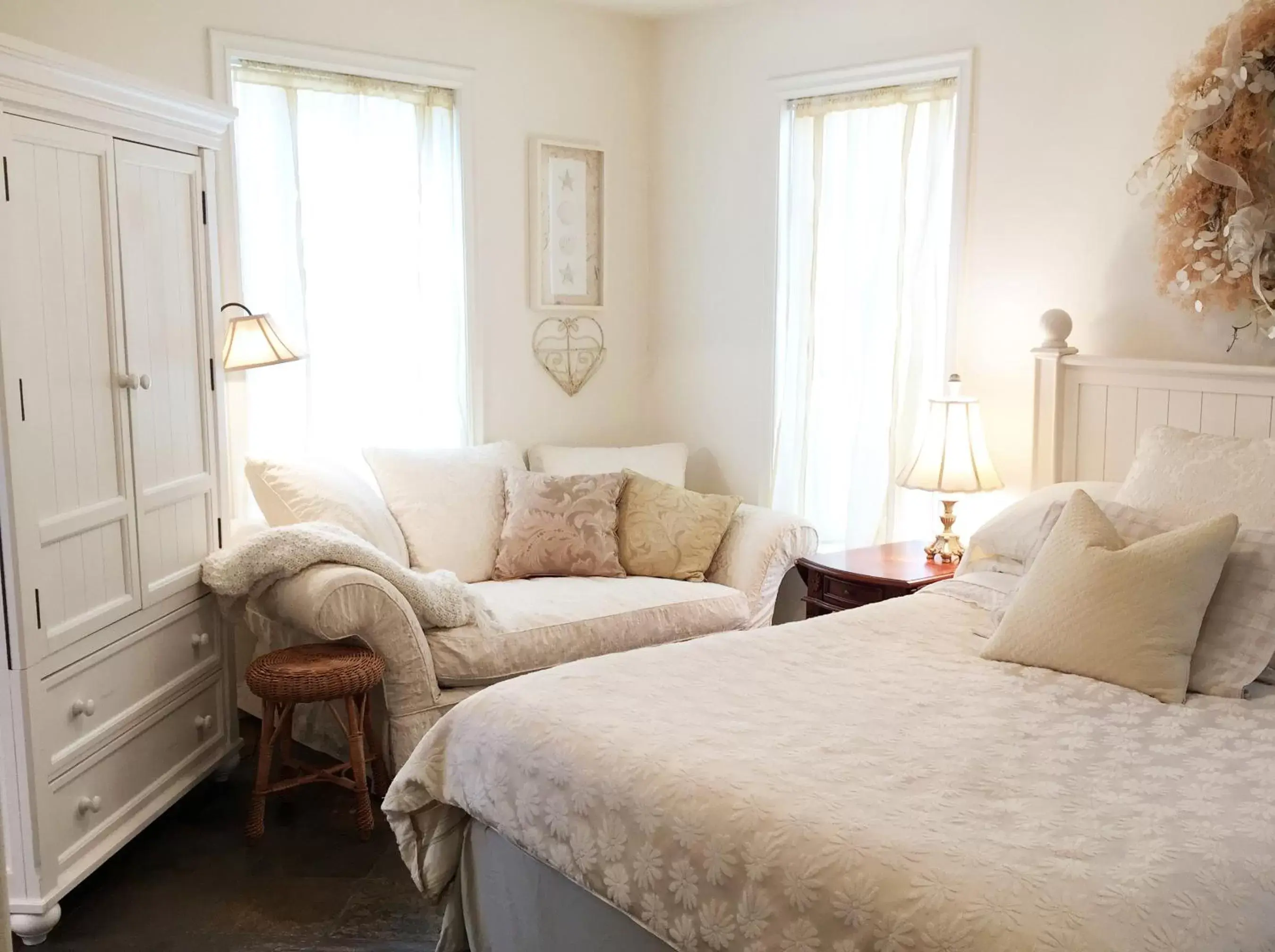 Seating area, Bed in Frederick William House