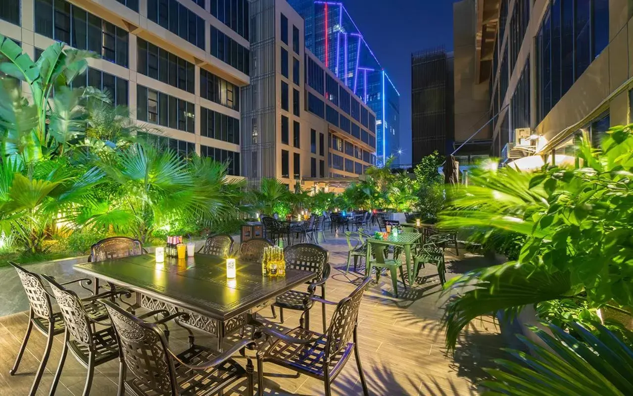 Garden view in Zhuhai Palm Spring Hotel Garden view in Zhuhai Palm Spring Hotel