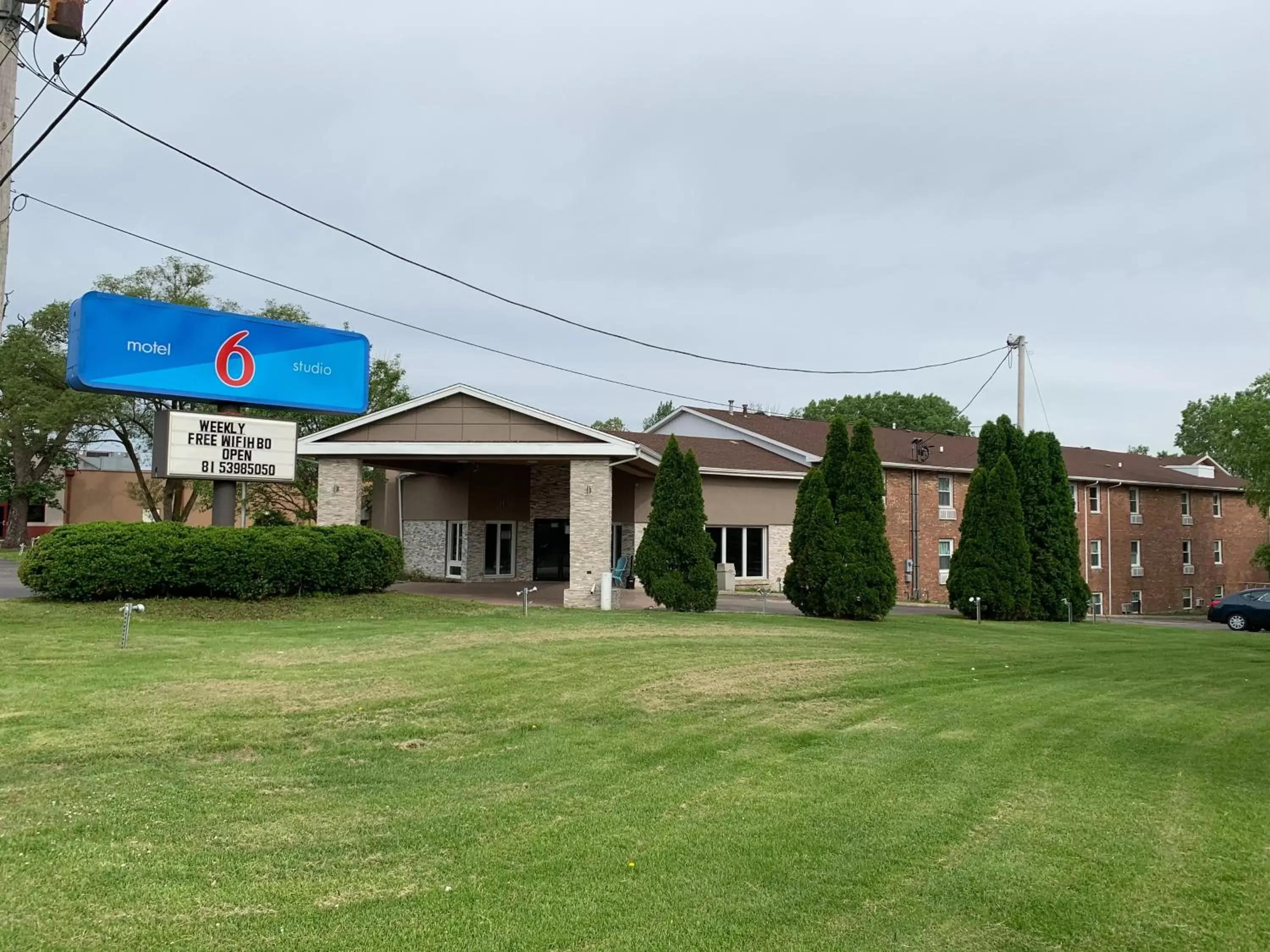 Property Building in Studio 6 Rockford