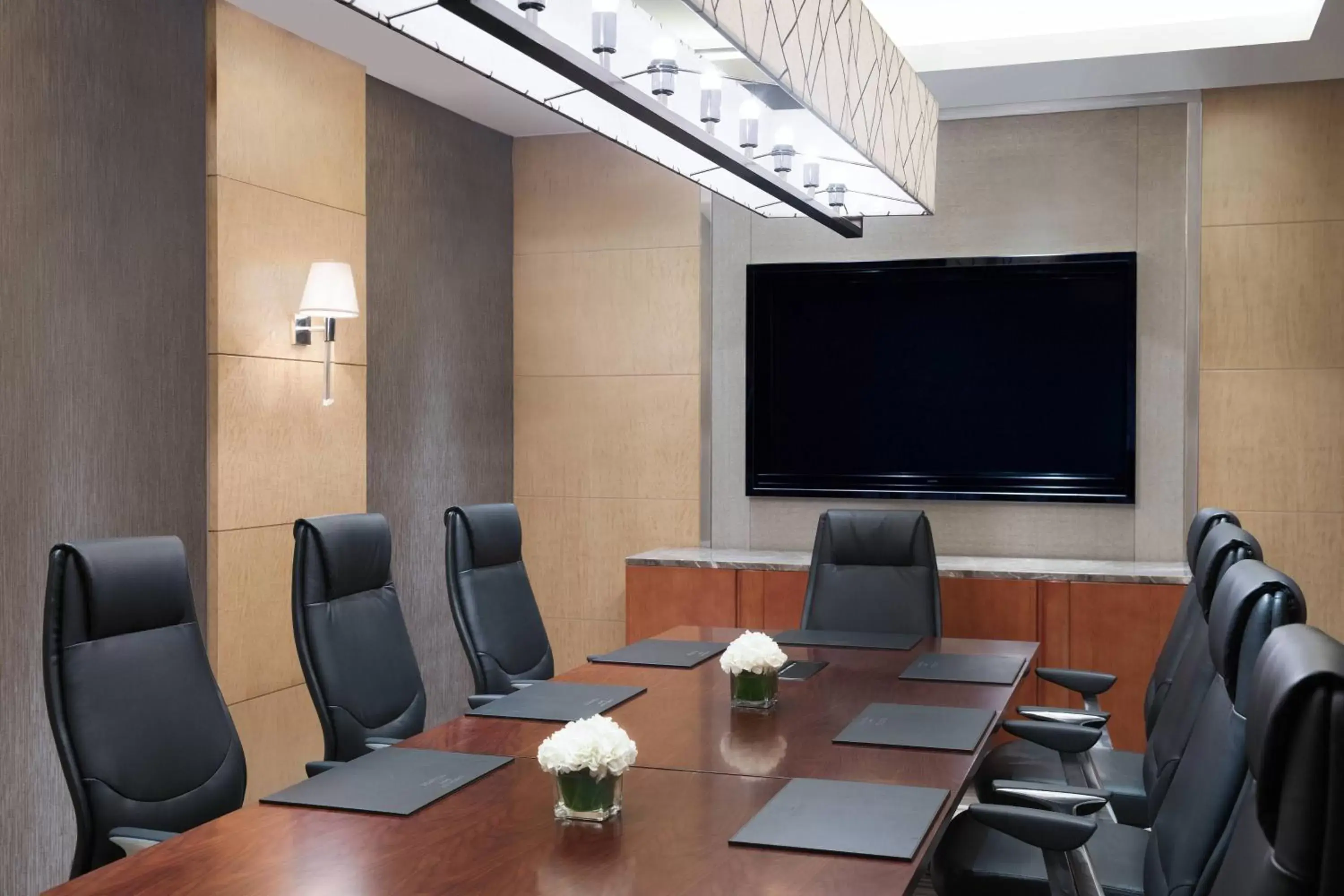 Meeting/conference room, TV/Entertainment Center in Courtyard by Marriott Shanghai Changfeng Park